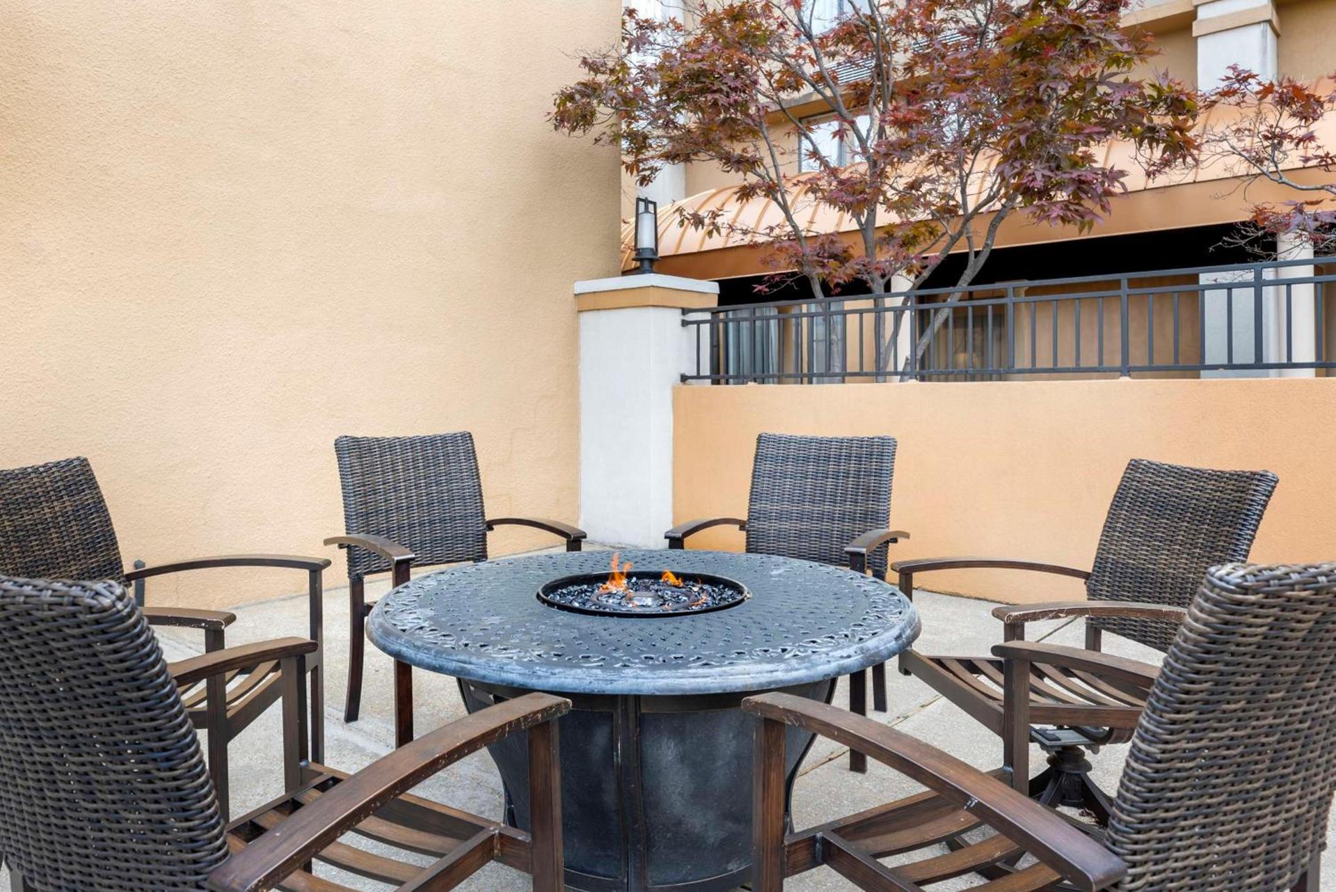 Best Western Plus The Charles Hotel photo 38
