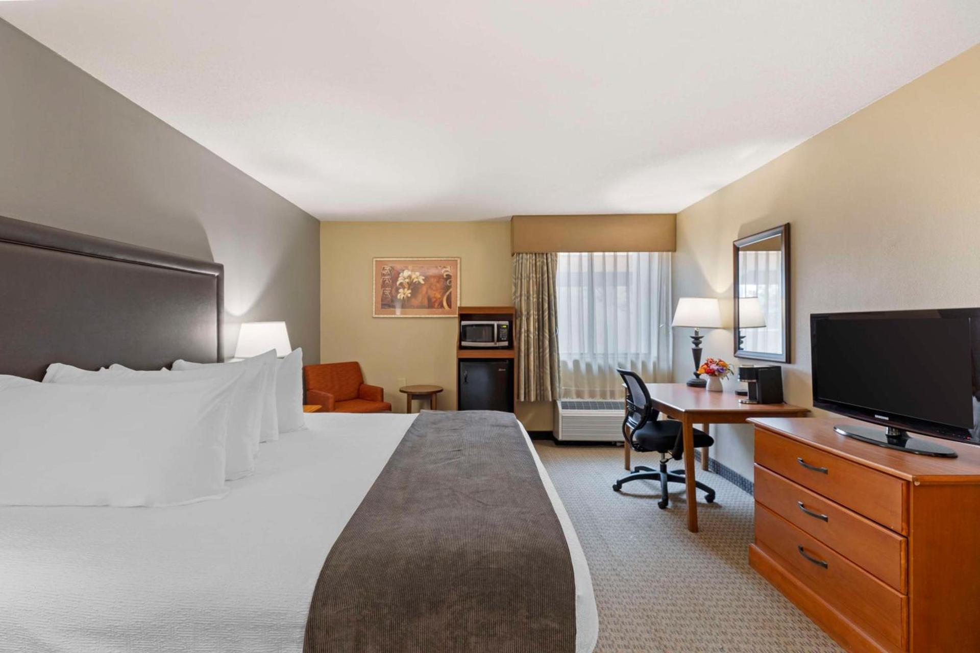 Best Western Plus The Charles Hotel photo 12