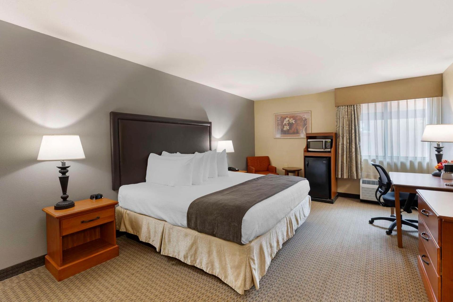 Best Western Plus The Charles Hotel photo 13