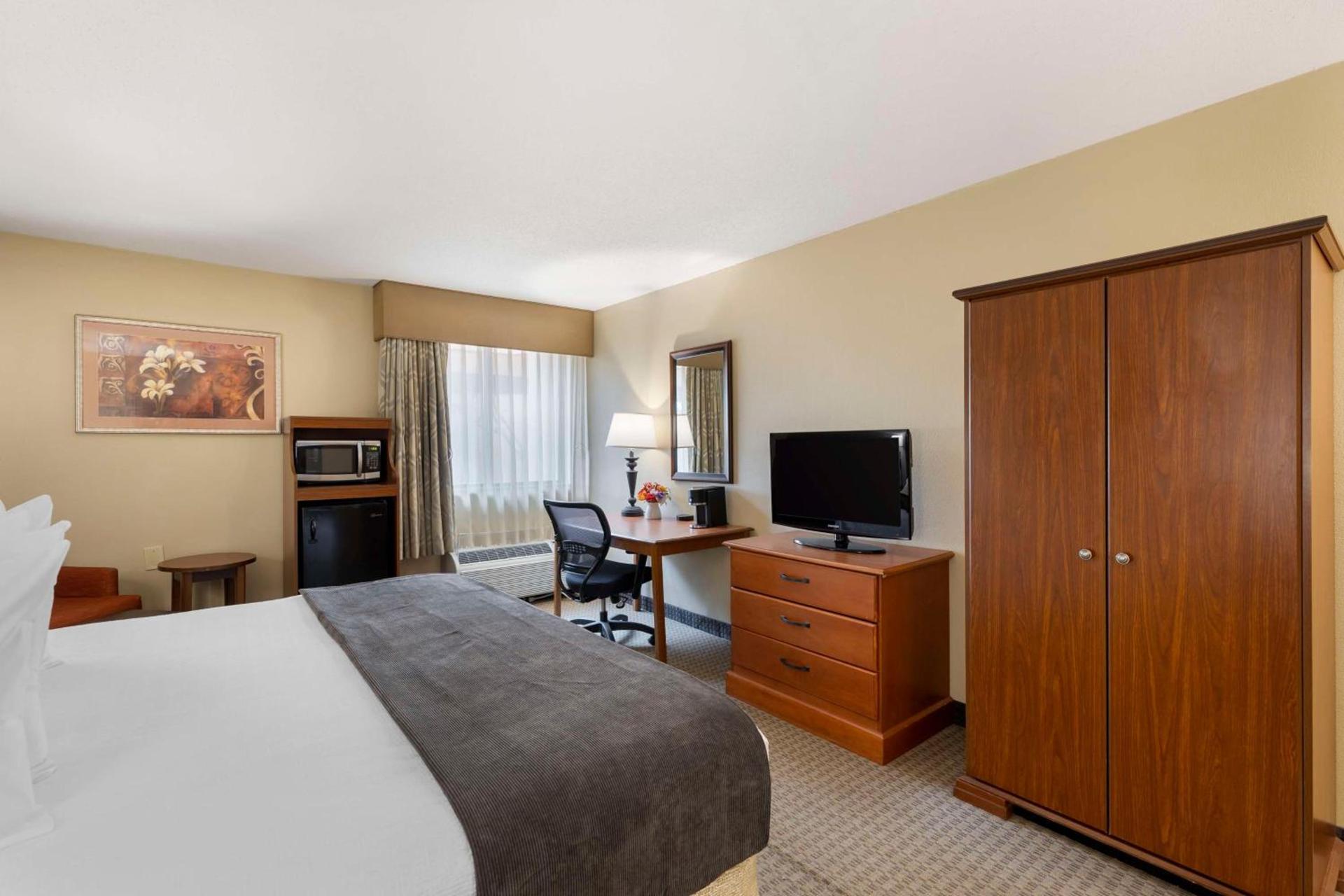 Best Western Plus The Charles Hotel photo 14