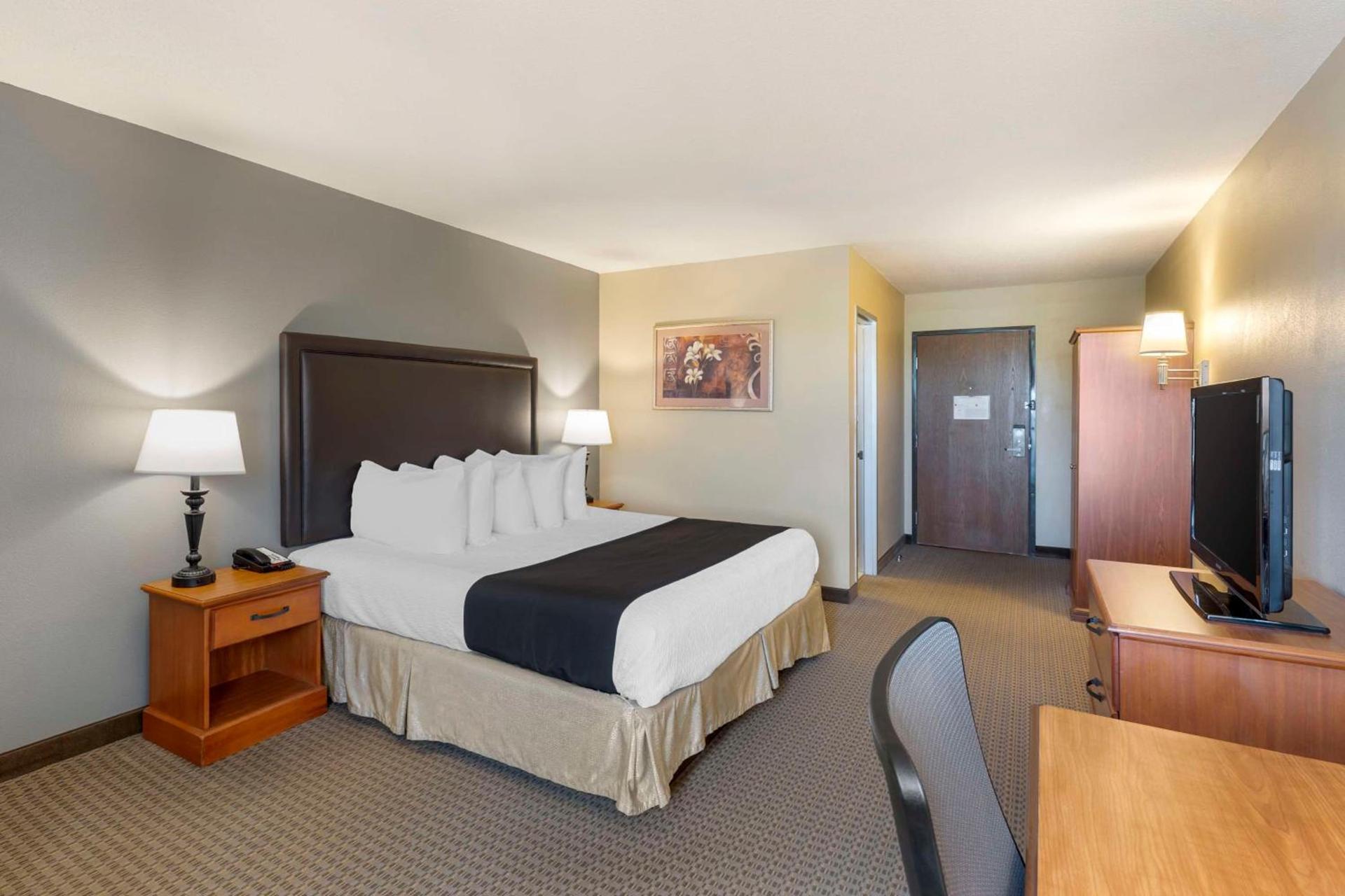 Best Western Plus The Charles Hotel photo 3