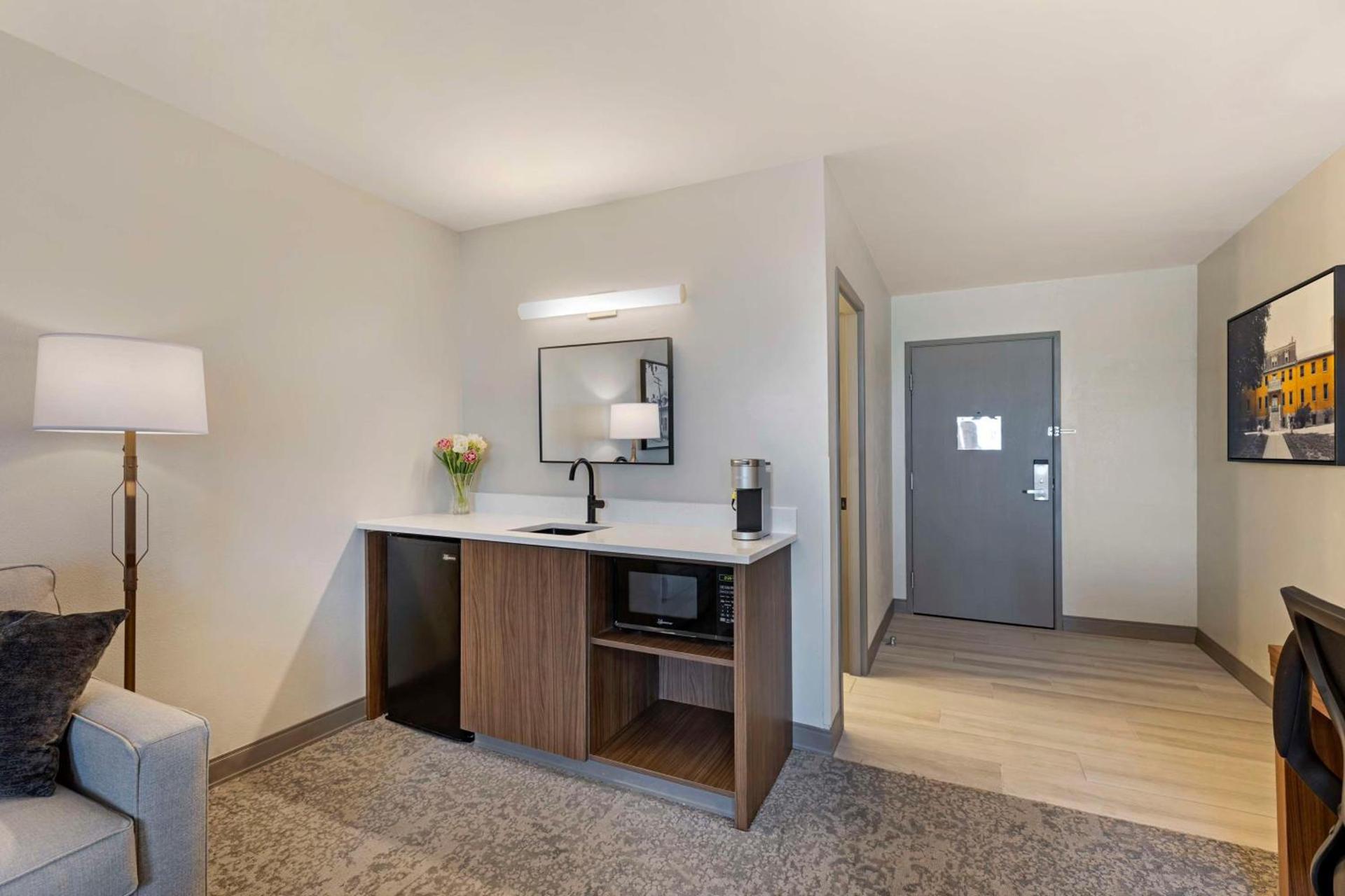 Best Western Plus The Charles Hotel photo 26