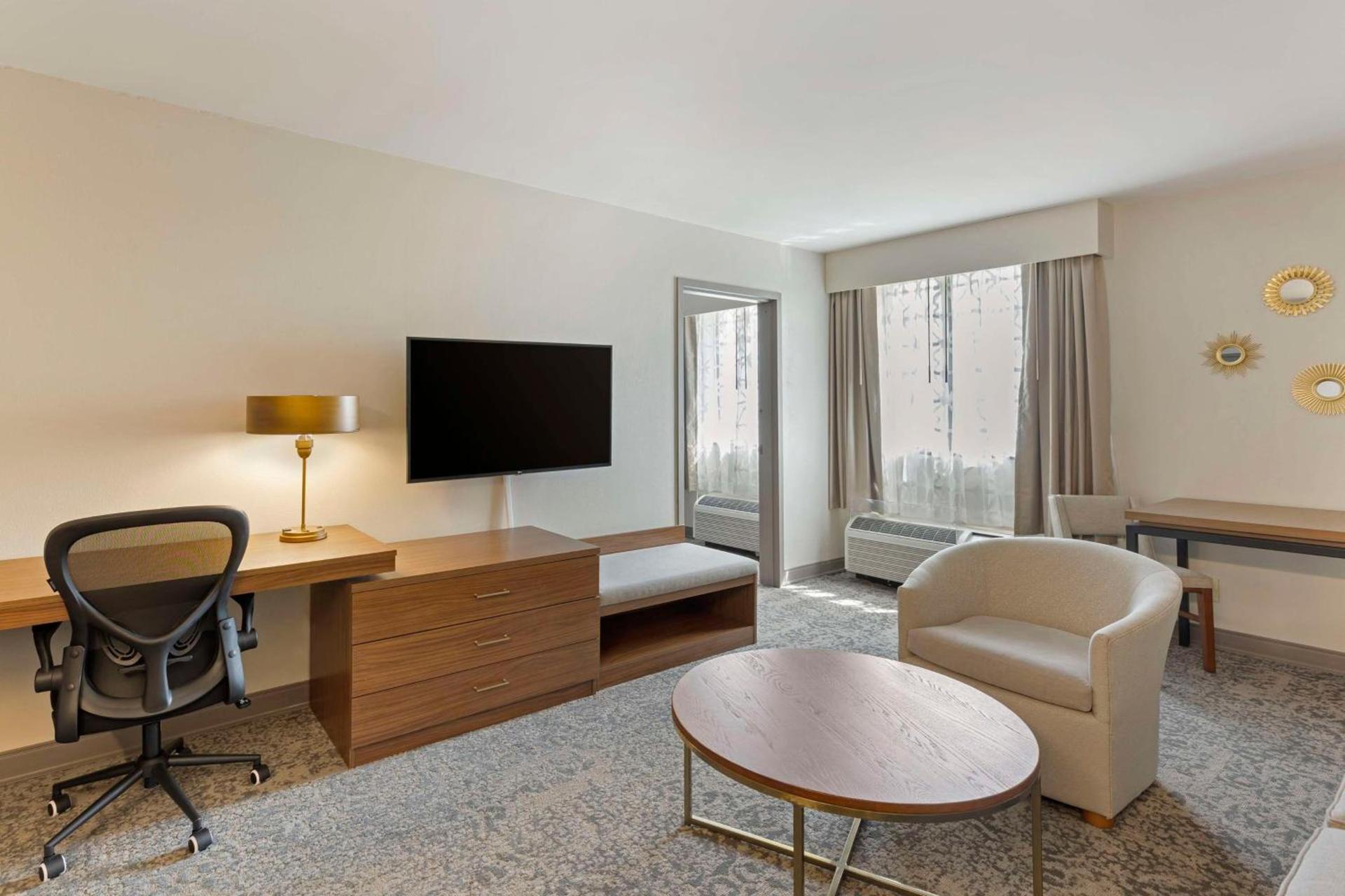 Best Western Plus The Charles Hotel photo 30