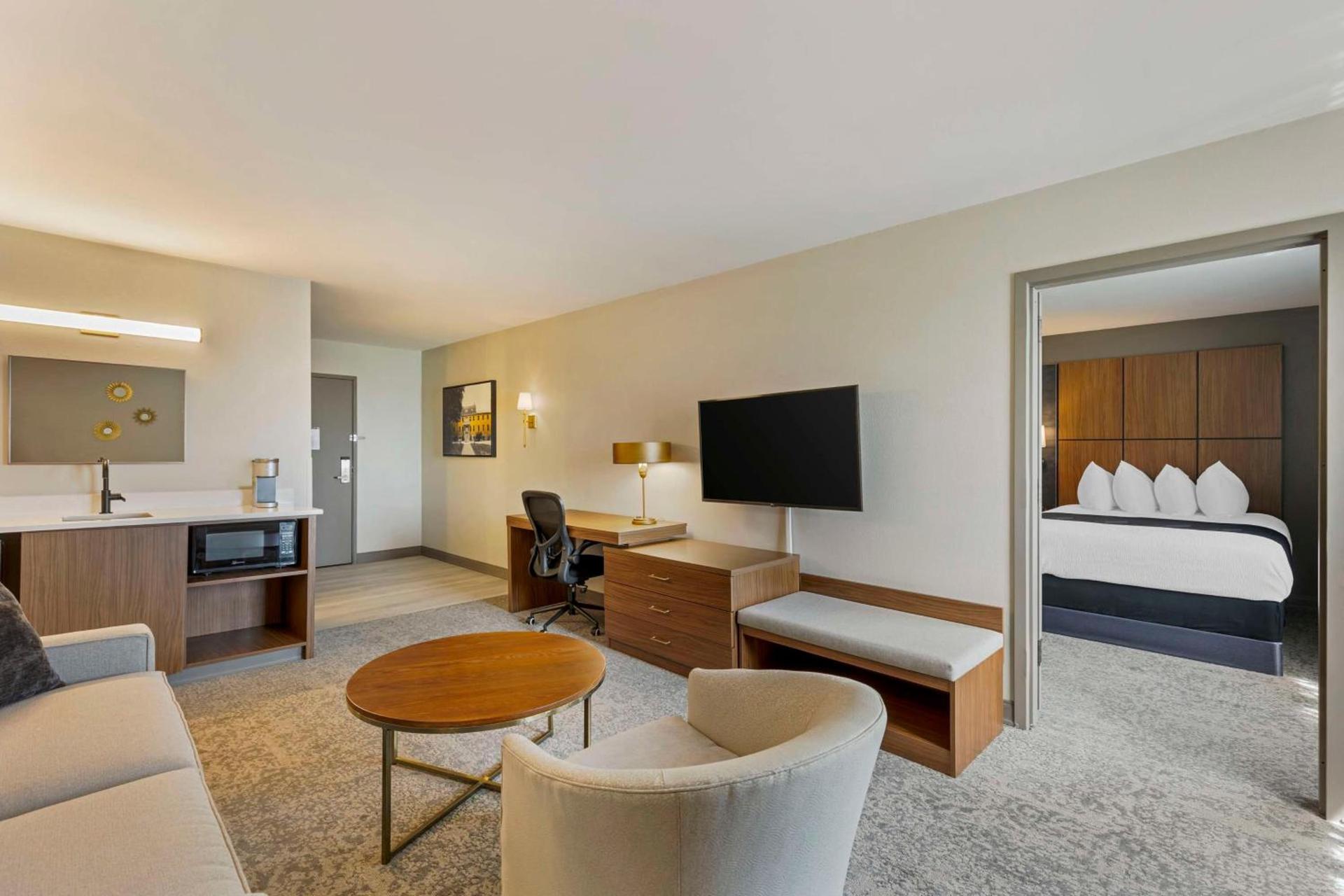 Best Western Plus The Charles Hotel photo 4