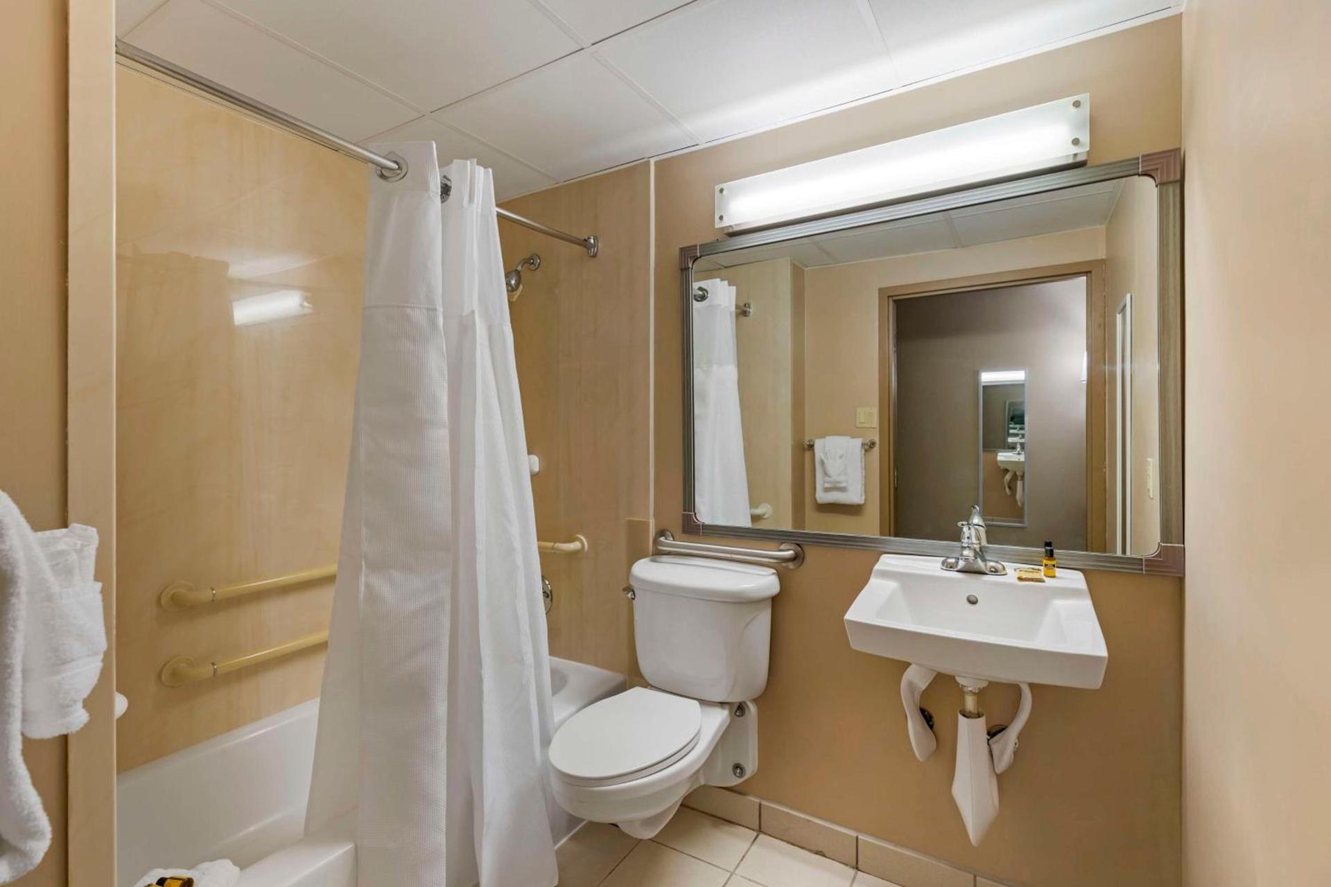 Best Western Plus The Charles Hotel photo 15