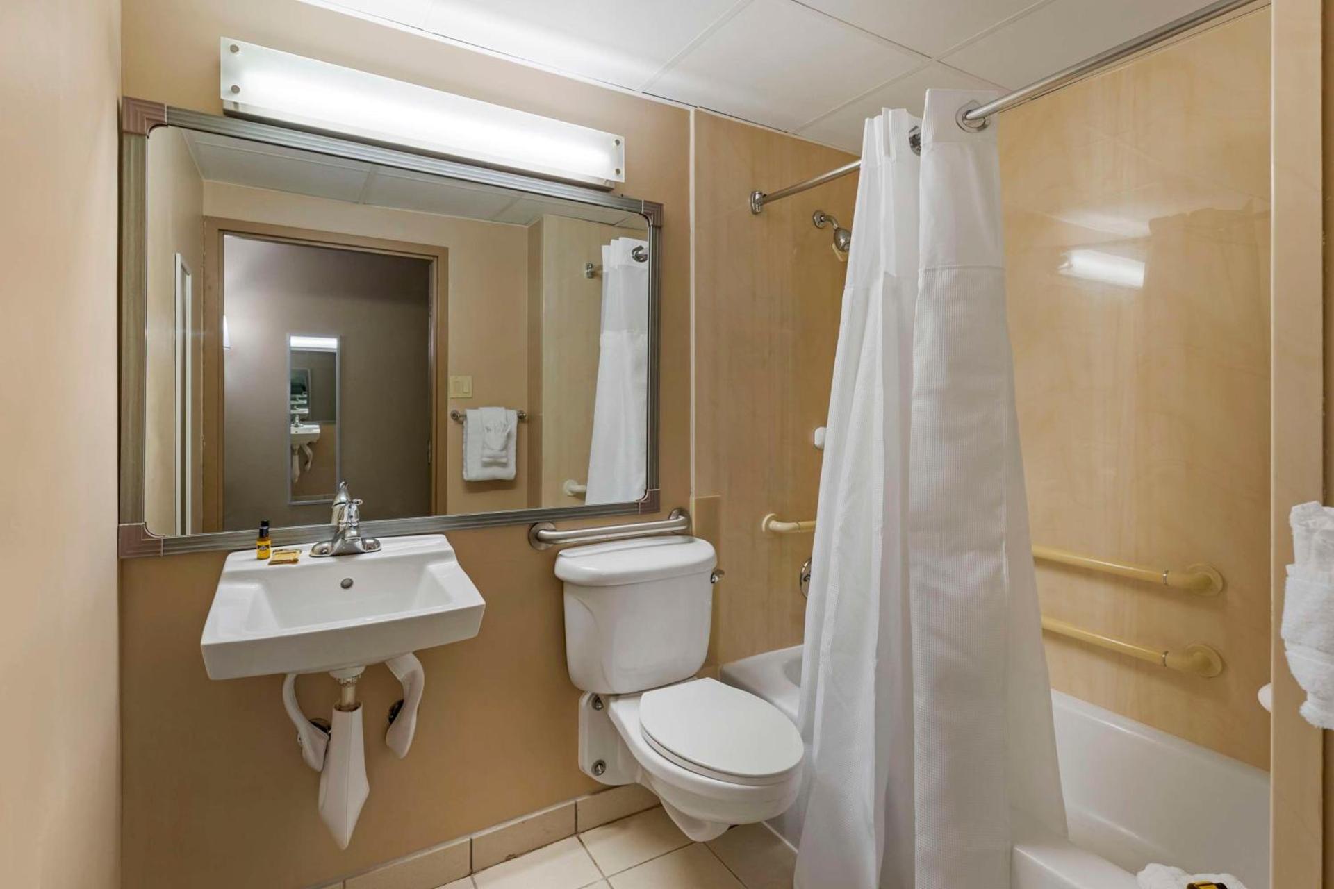 Best Western Plus The Charles Hotel photo 19
