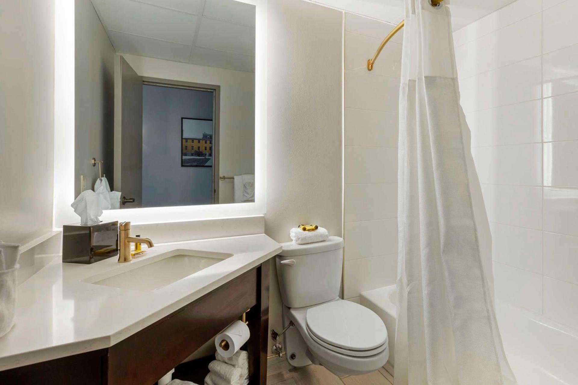 Best Western Plus The Charles Hotel photo 28