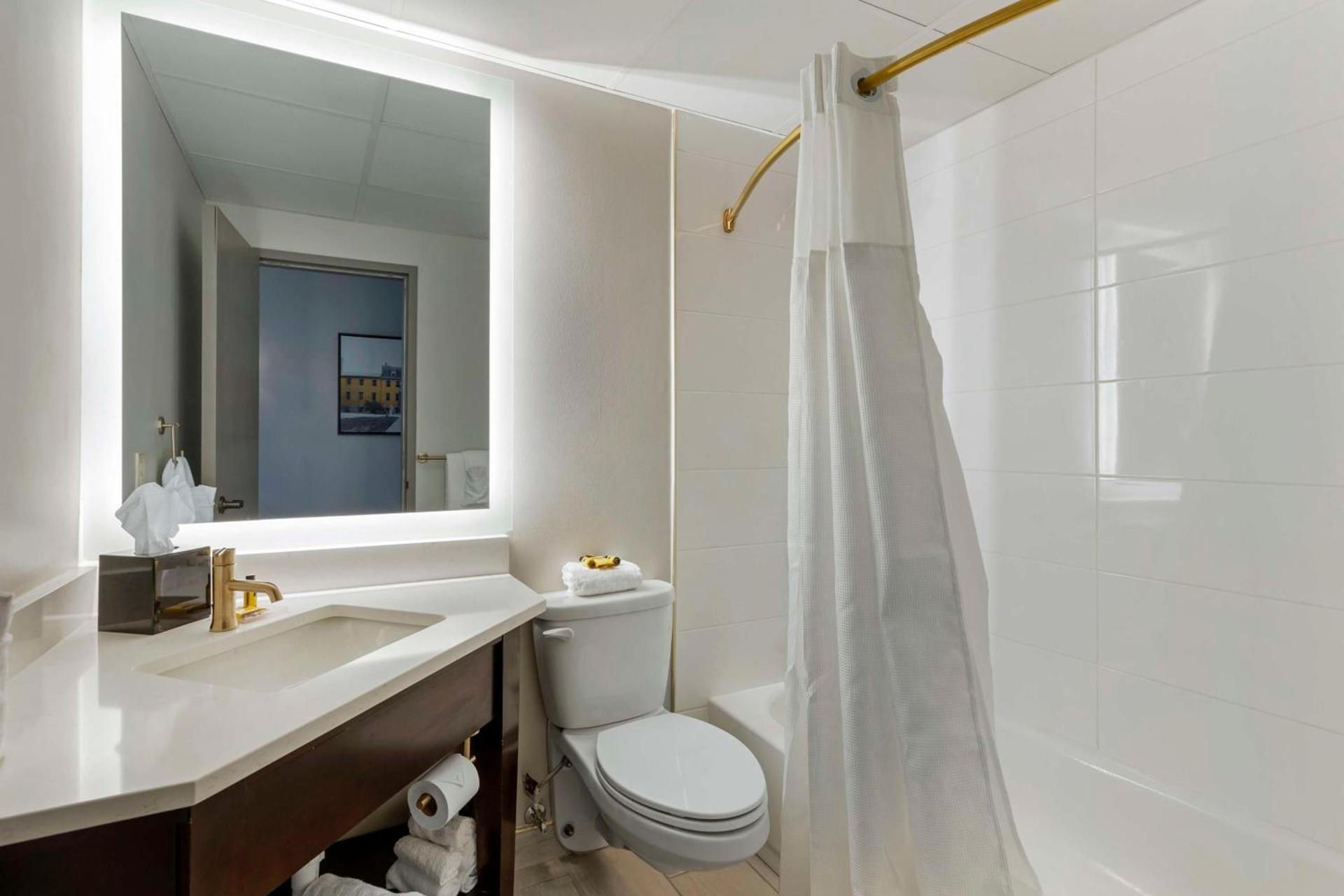 Best Western Plus The Charles Hotel photo 32
