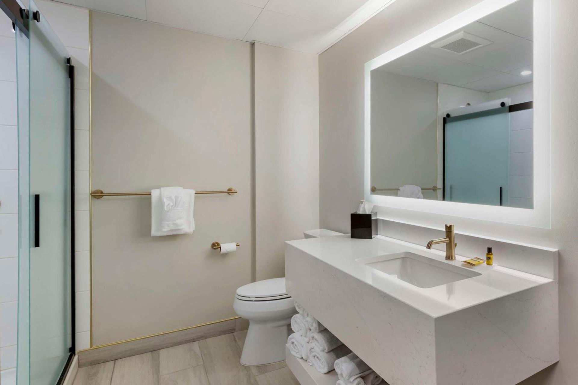 Best Western Plus The Charles Hotel photo 33
