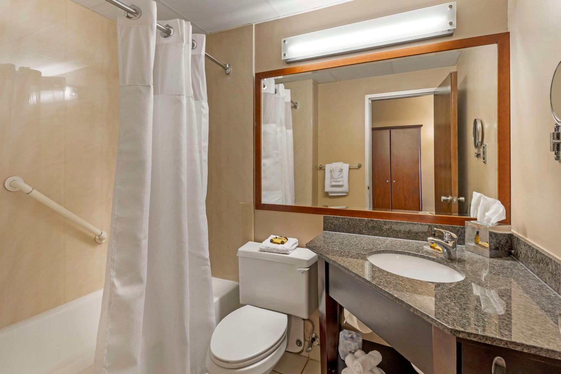 Best Western Plus The Charles Hotel photo 37