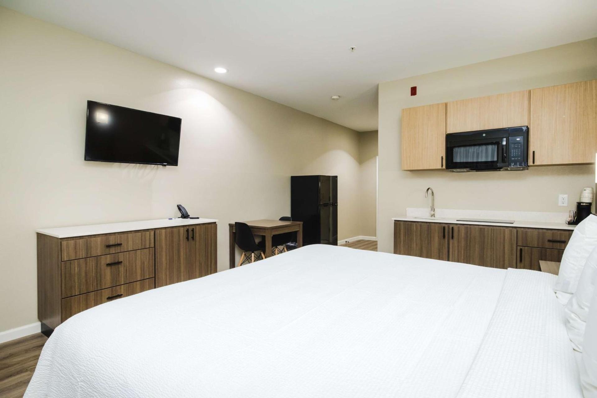 SureStay Studio by Best Western Conroe Downtown photo 21