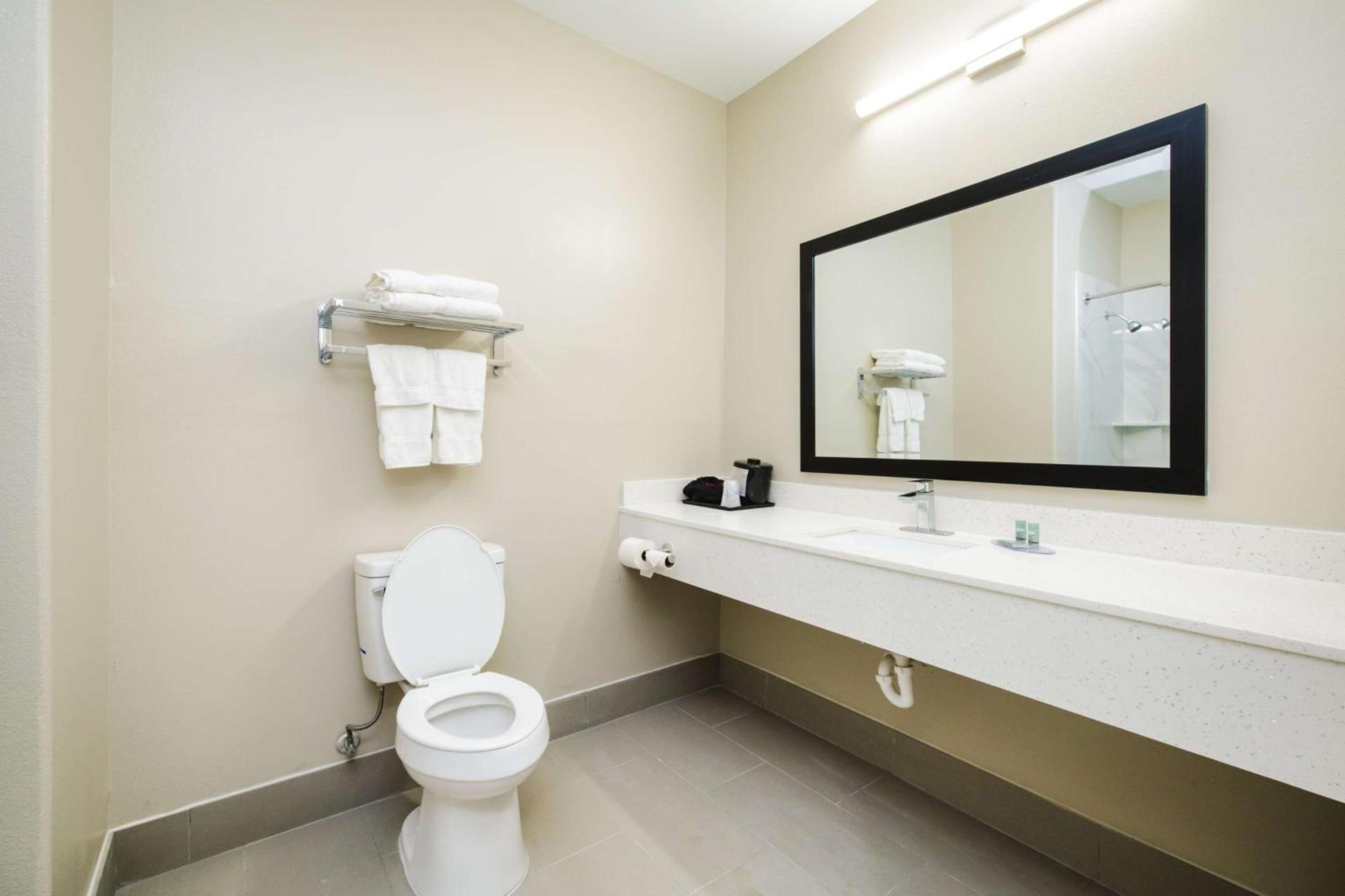 SureStay Studio by Best Western Conroe Downtown photo 19