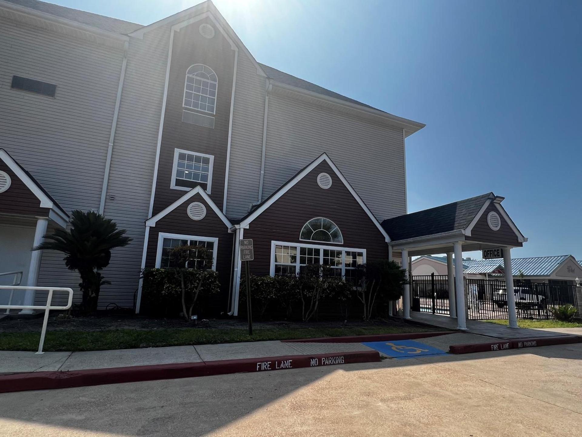 Microtel Inn & Suites by Wyndham Houston/Webster/Nasa/Clearlake photo 33