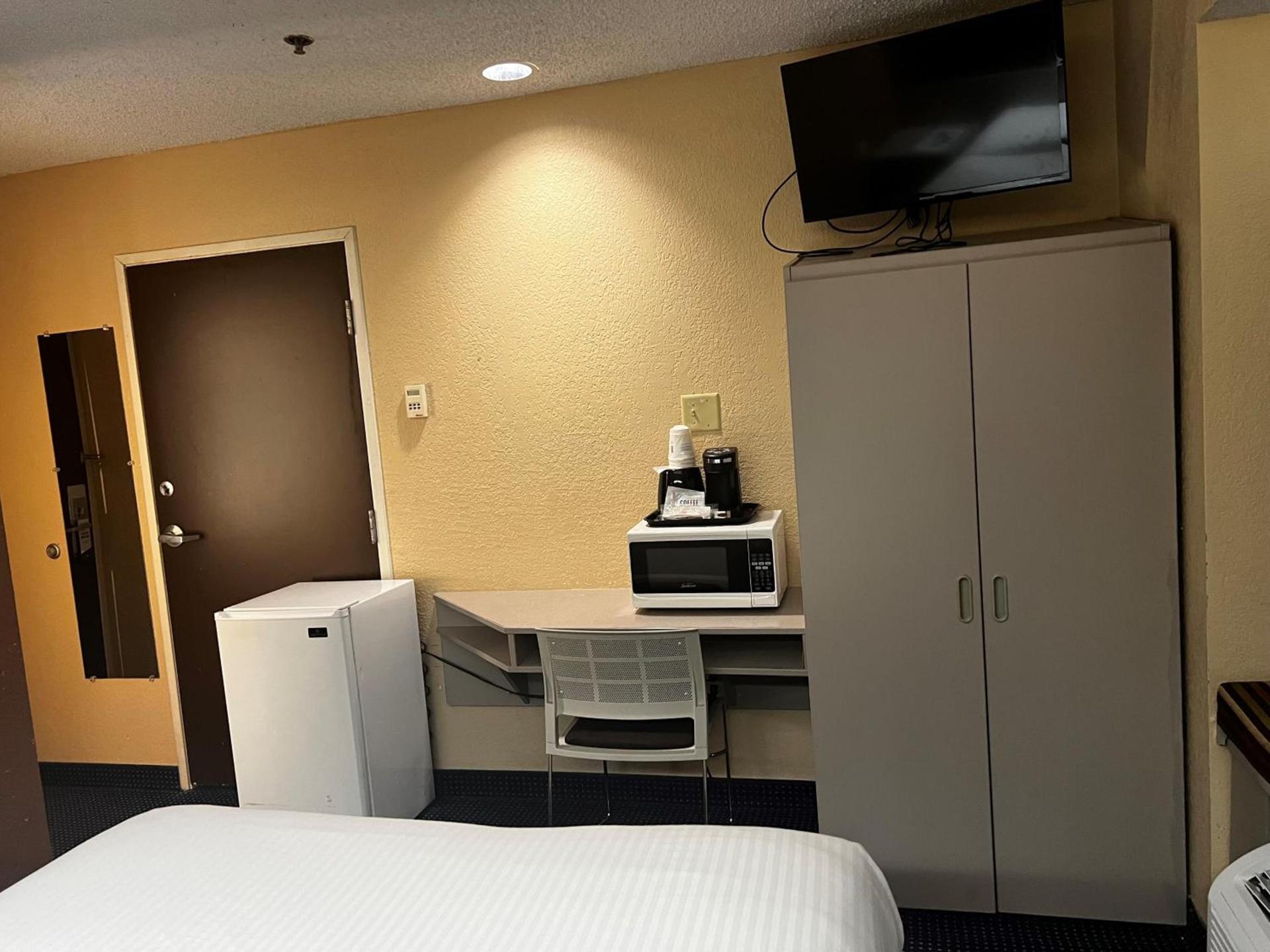 Microtel Inn & Suites by Wyndham Houston/Webster/Nasa/Clearlake photo 39