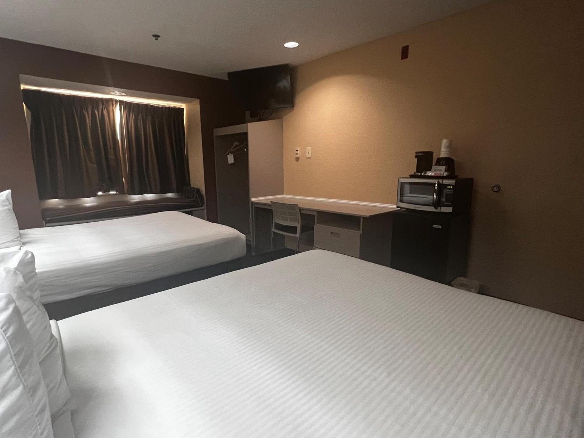Microtel Inn & Suites by Wyndham Houston/Webster/Nasa/Clearlake photo 44