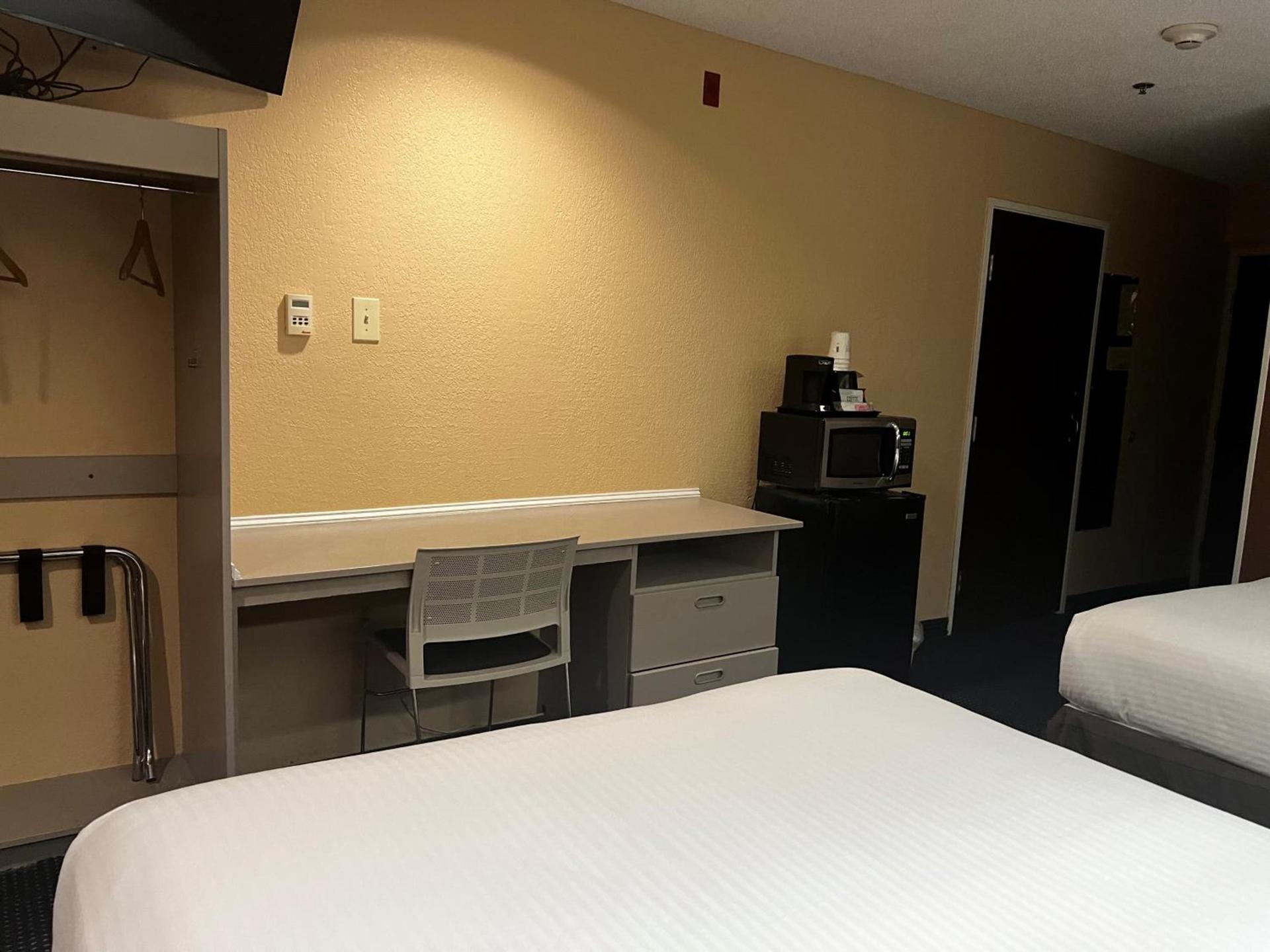 Microtel Inn & Suites by Wyndham Houston/Webster/Nasa/Clearlake photo 45