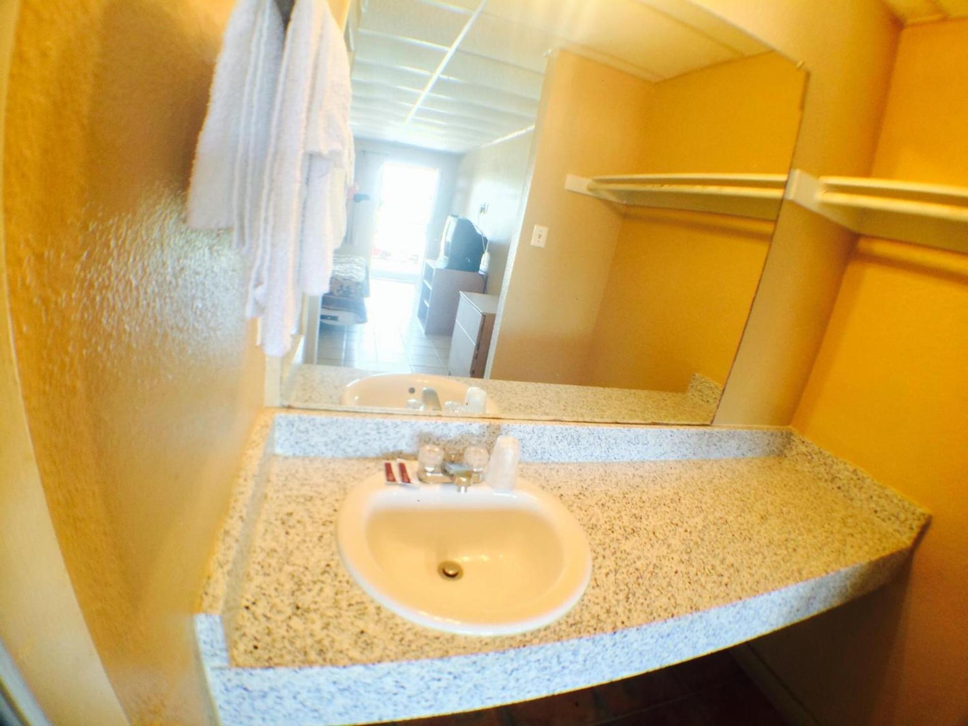 Austin Motor Inn photo 56