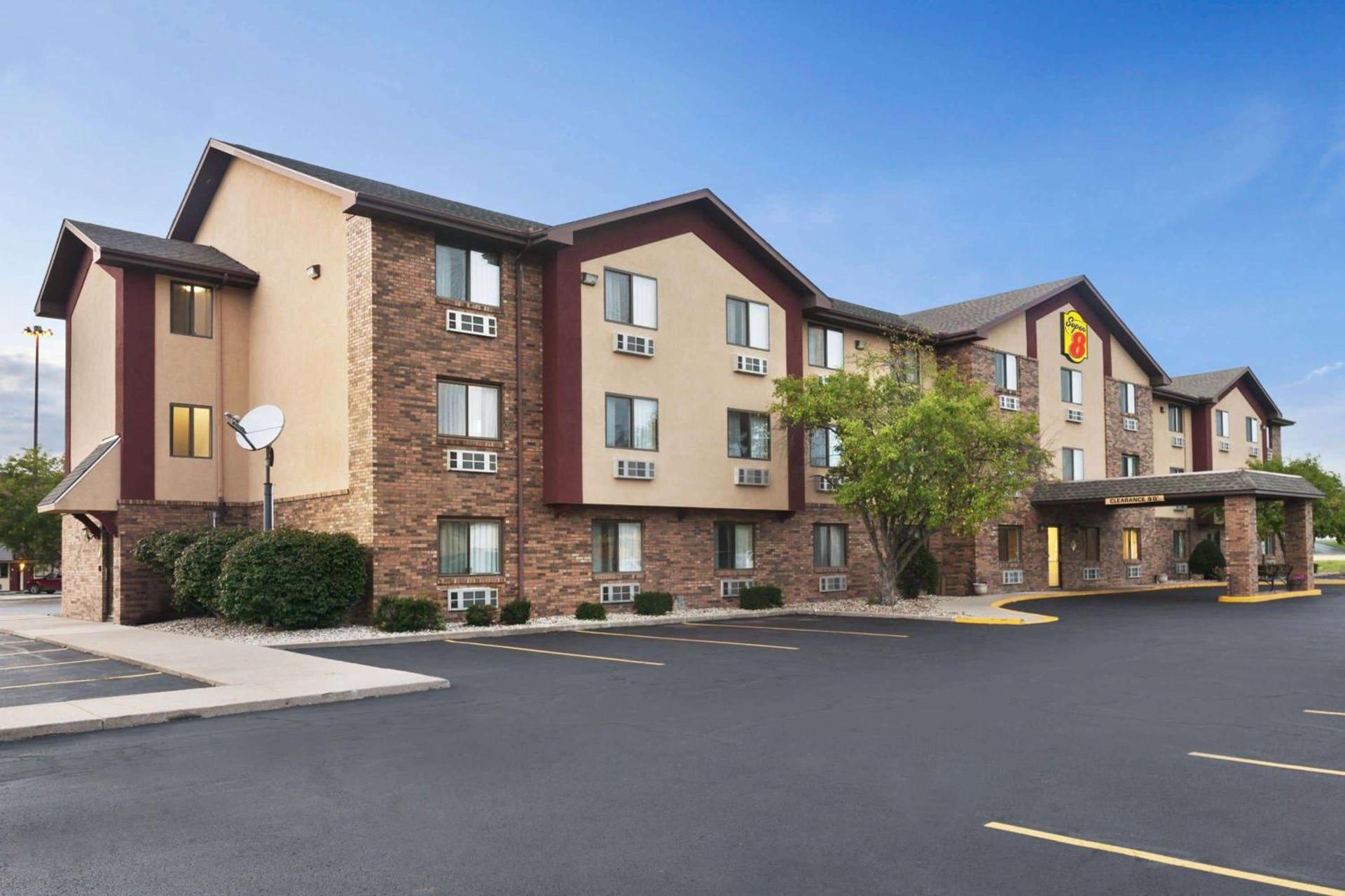 Super 8 by Wyndham Peoria — hotel in Peoria
