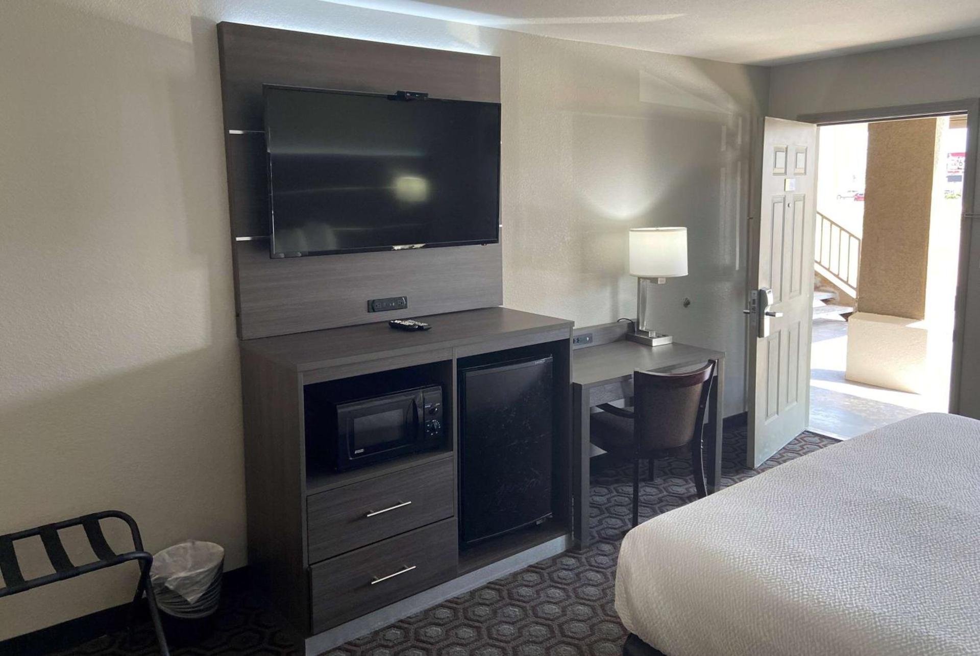 Days Inn by Wyndham Wagoner photo 6