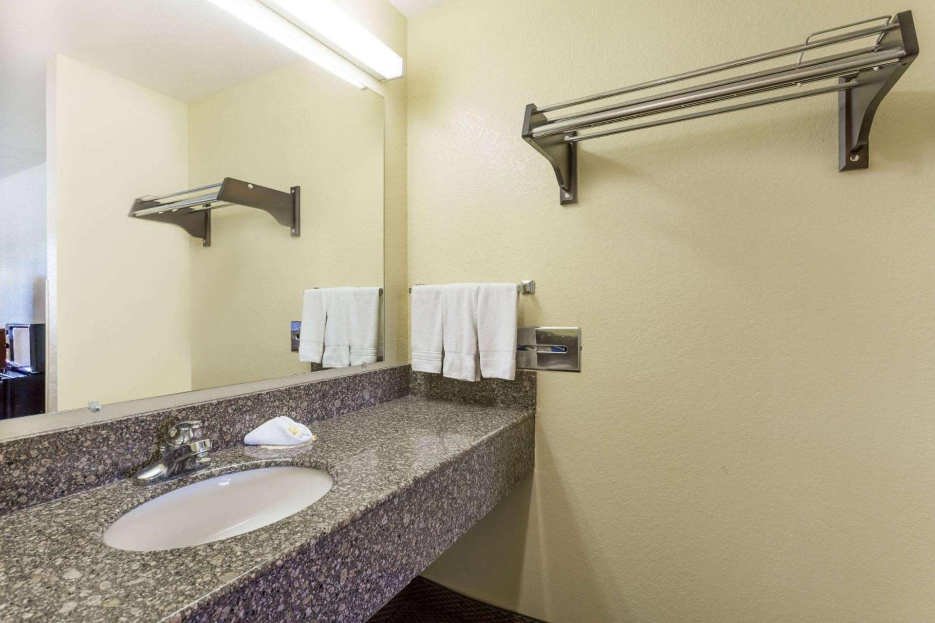Days Inn by Wyndham Fordyce photo 4