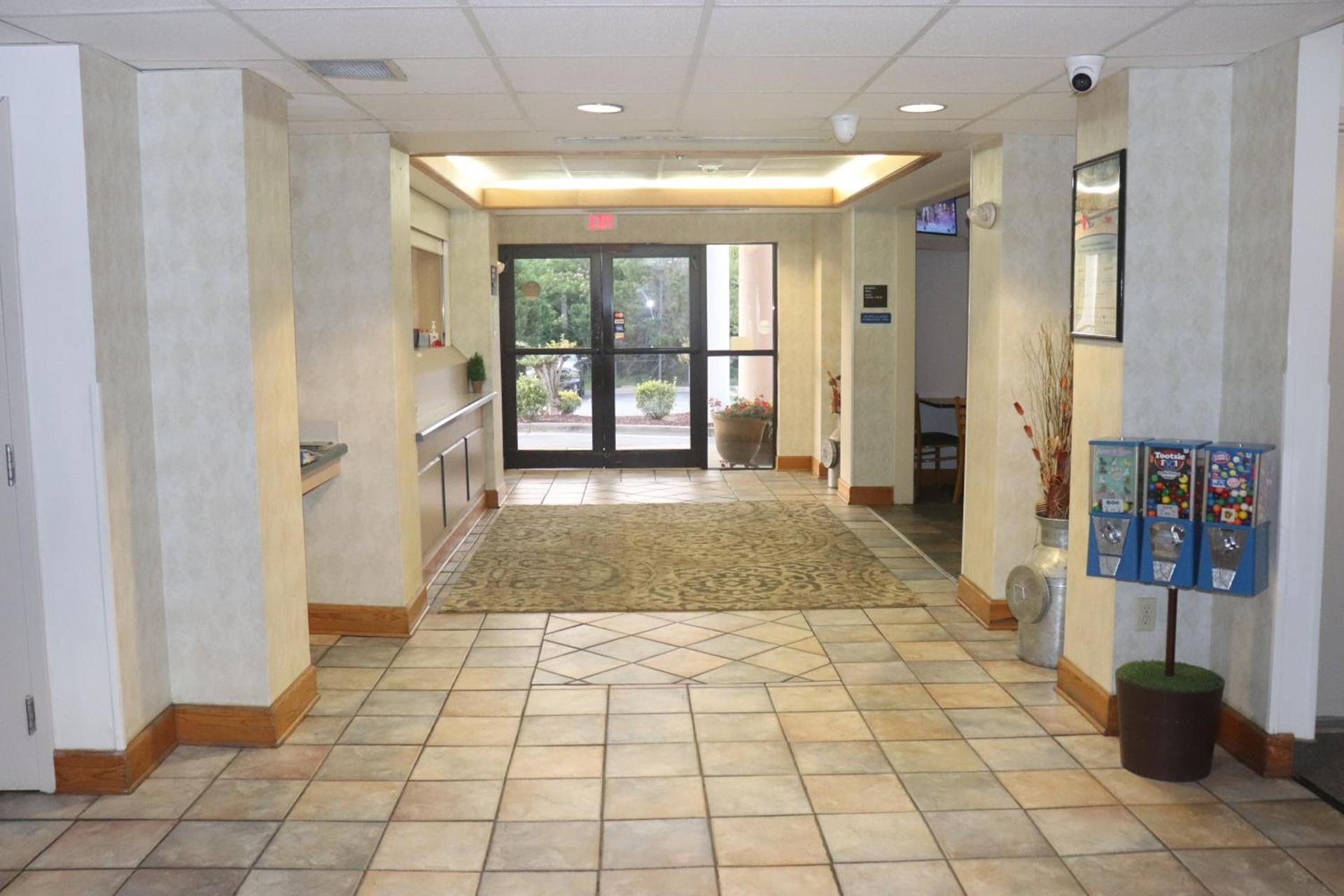 Howard Johnson by Wyndham Tifton GA I-75 photo 61
