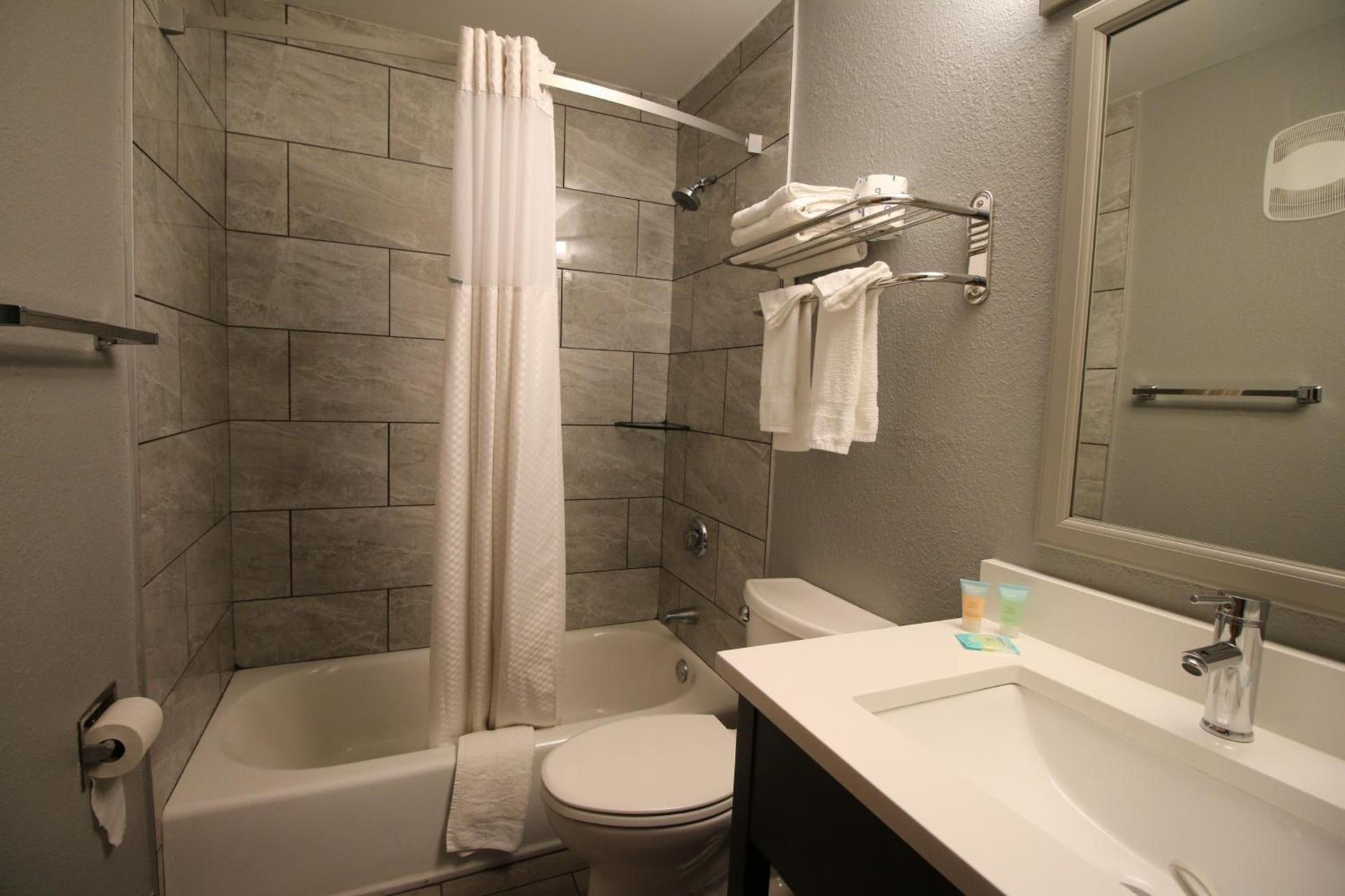 Super 8 by Wyndham Kenosha/Pleasant Prairie photo 28