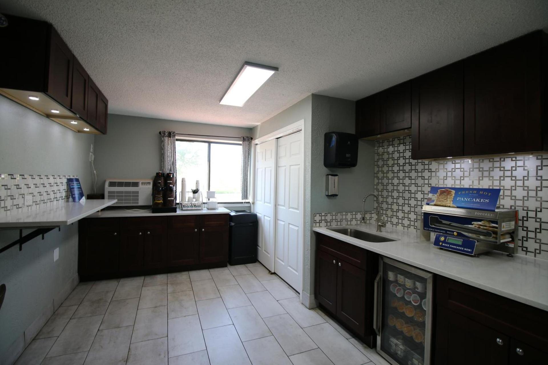 Super 8 by Wyndham Kenosha/Pleasant Prairie photo 26