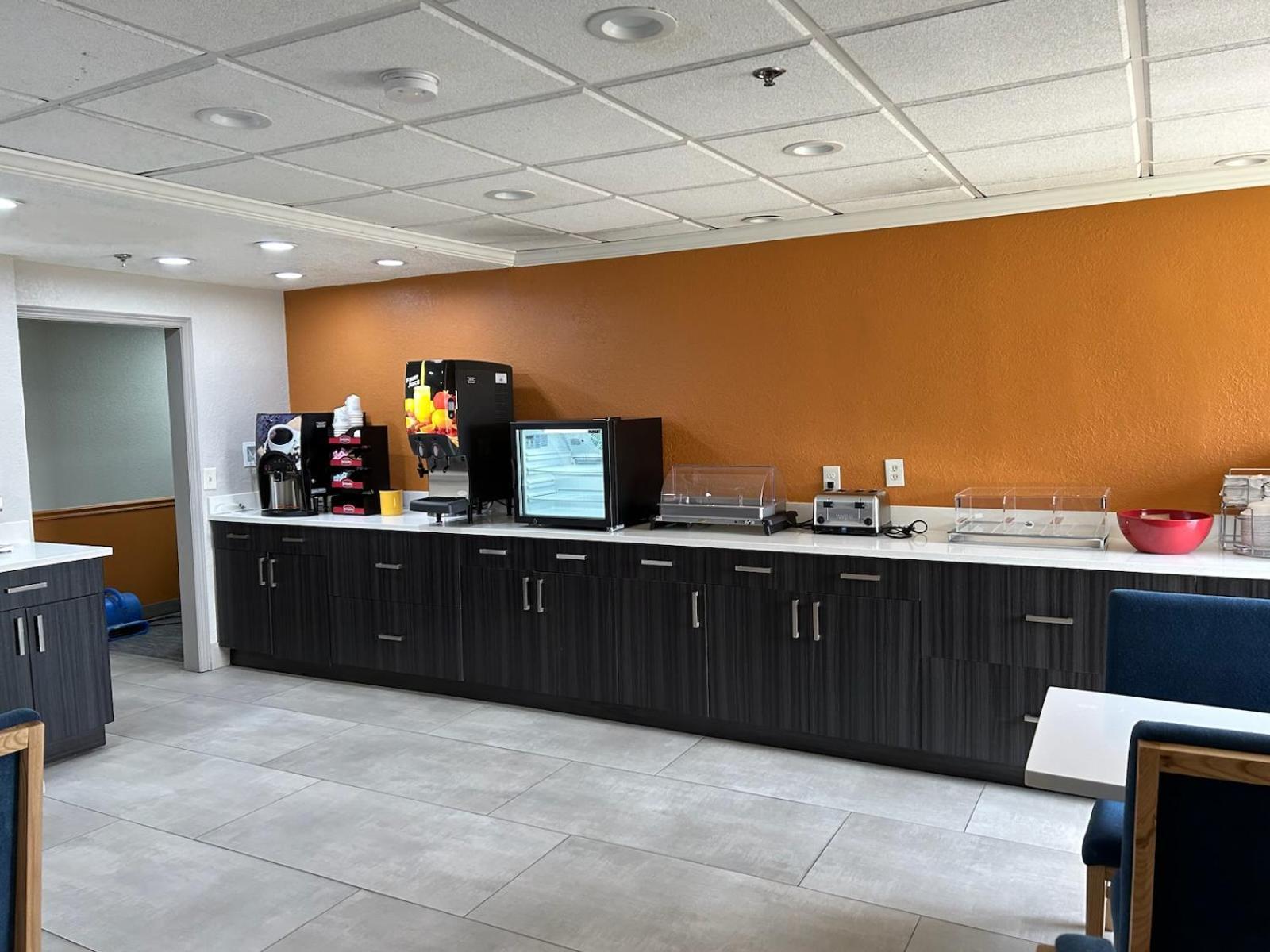Baymont by Wyndham Orlando South photo 56