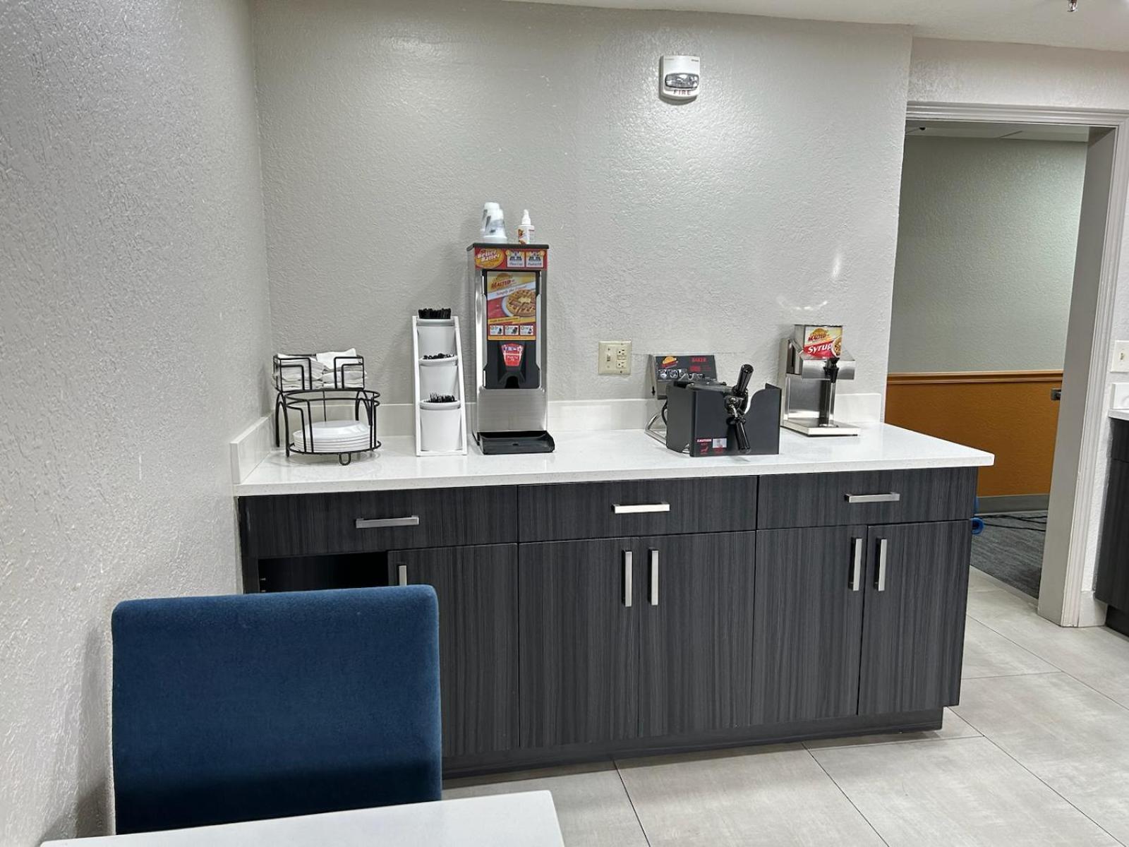 Baymont by Wyndham Orlando South photo 54