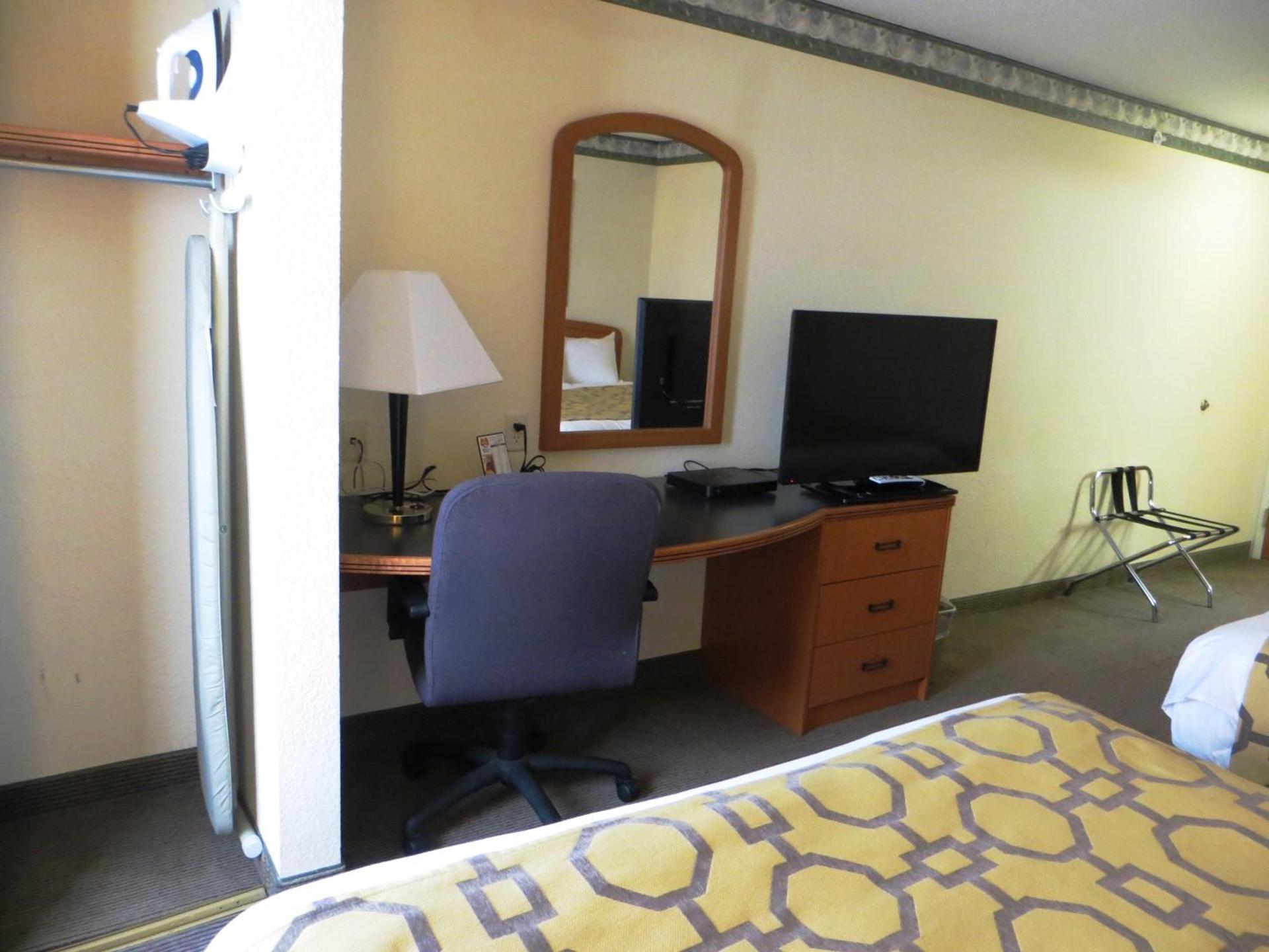 Baymont by Wyndham Fort Wayne photo 29