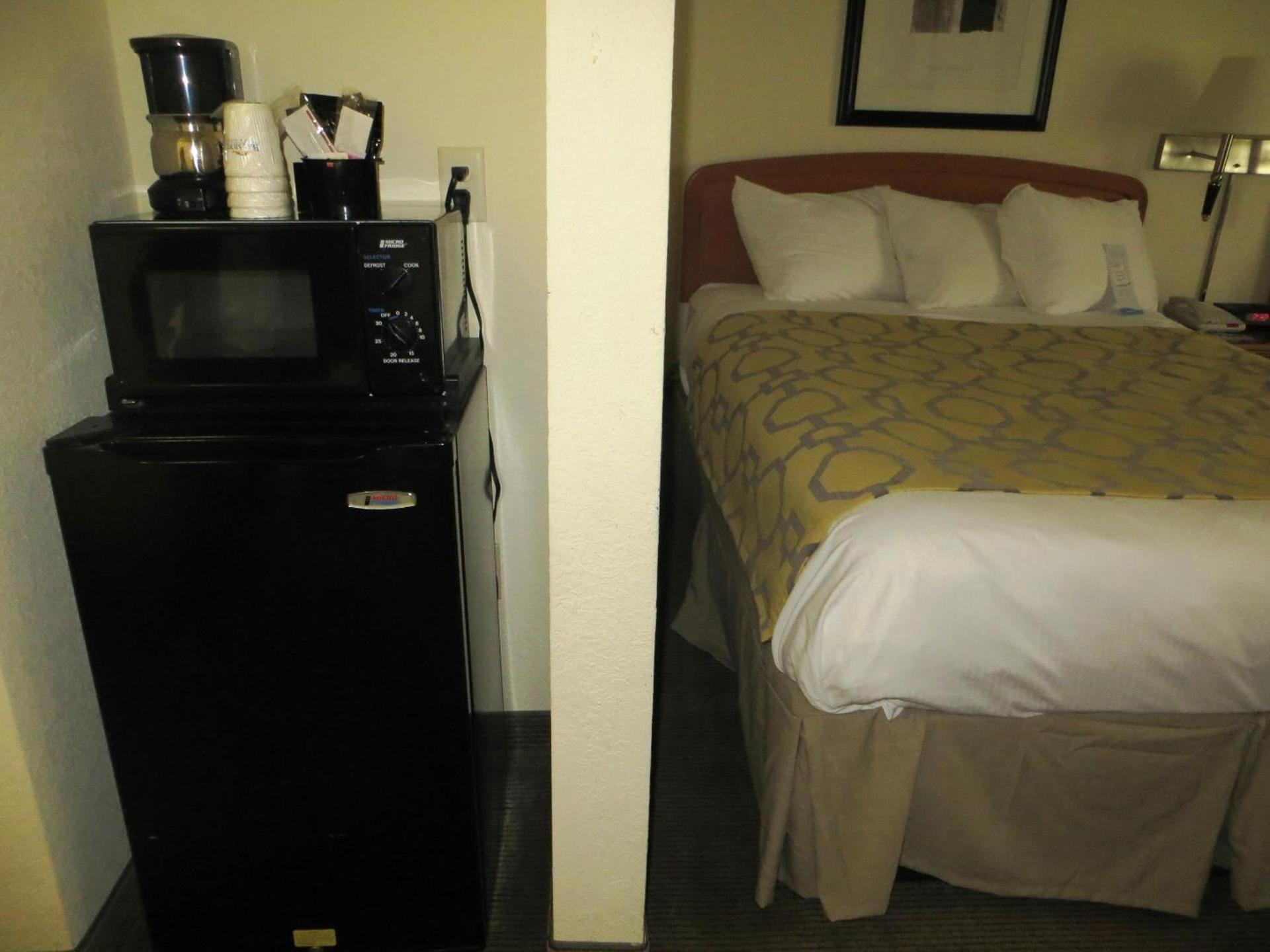 Baymont by Wyndham Fort Wayne photo 45