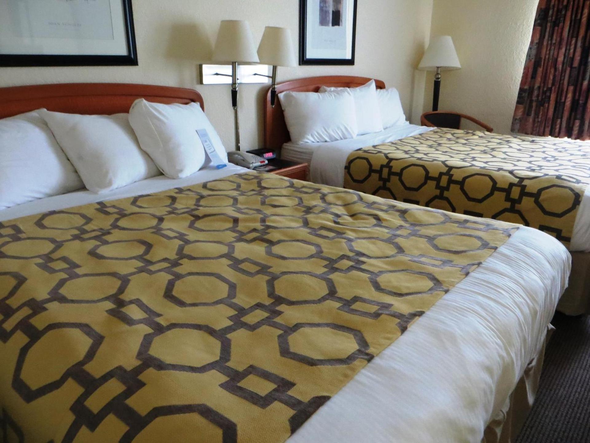 Baymont by Wyndham Fort Wayne photo 47