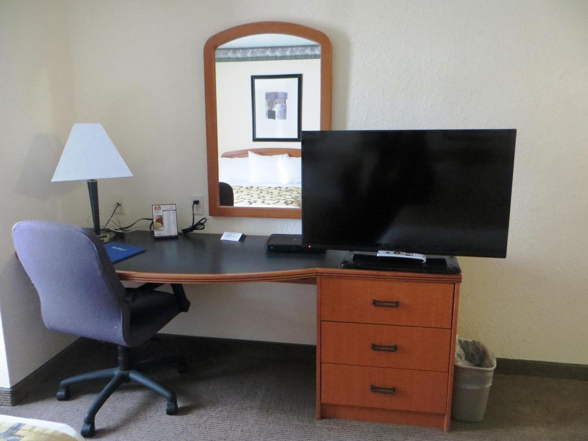 Baymont by Wyndham Fort Wayne photo 46
