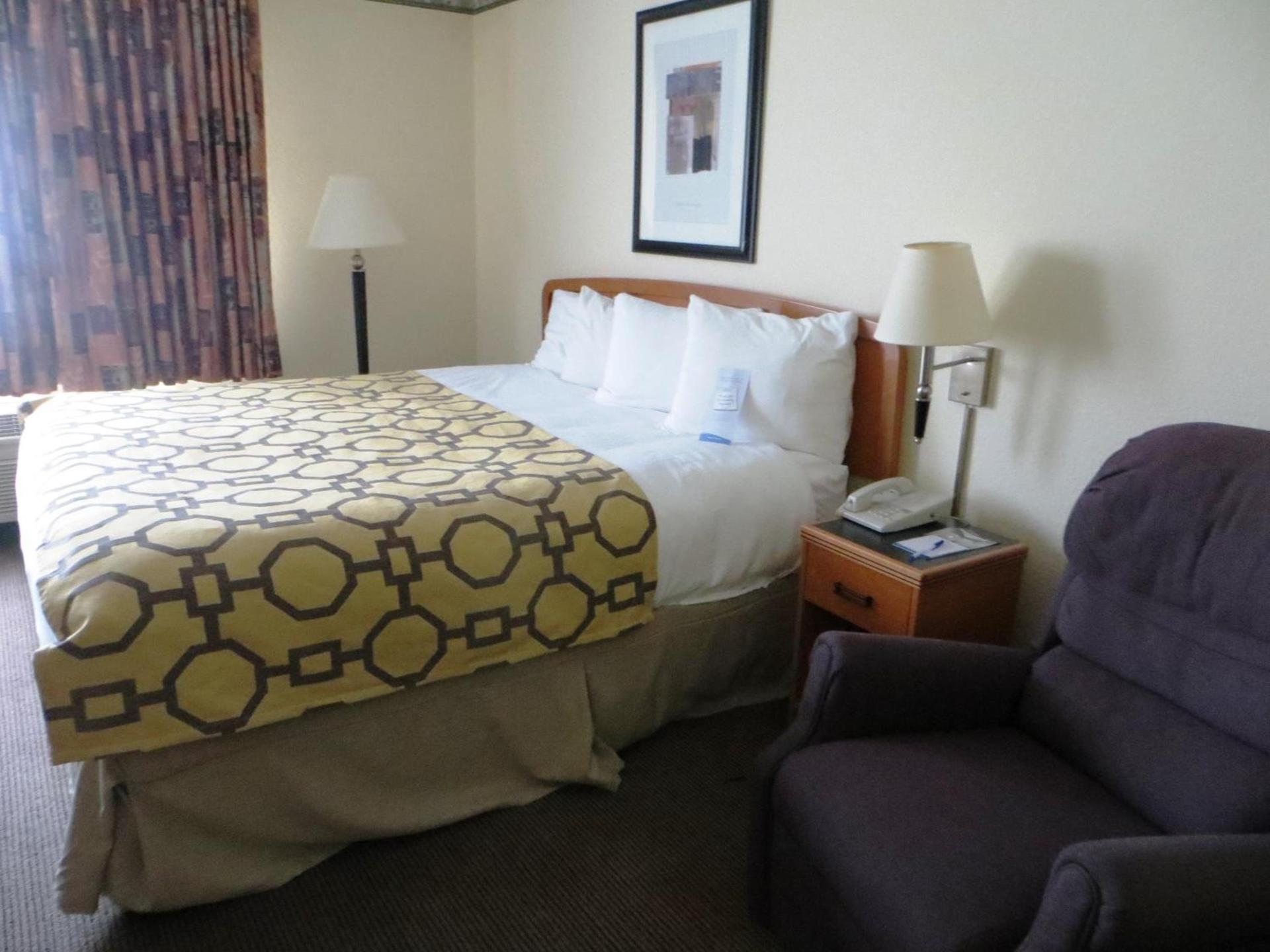 Baymont by Wyndham Fort Wayne photo 42