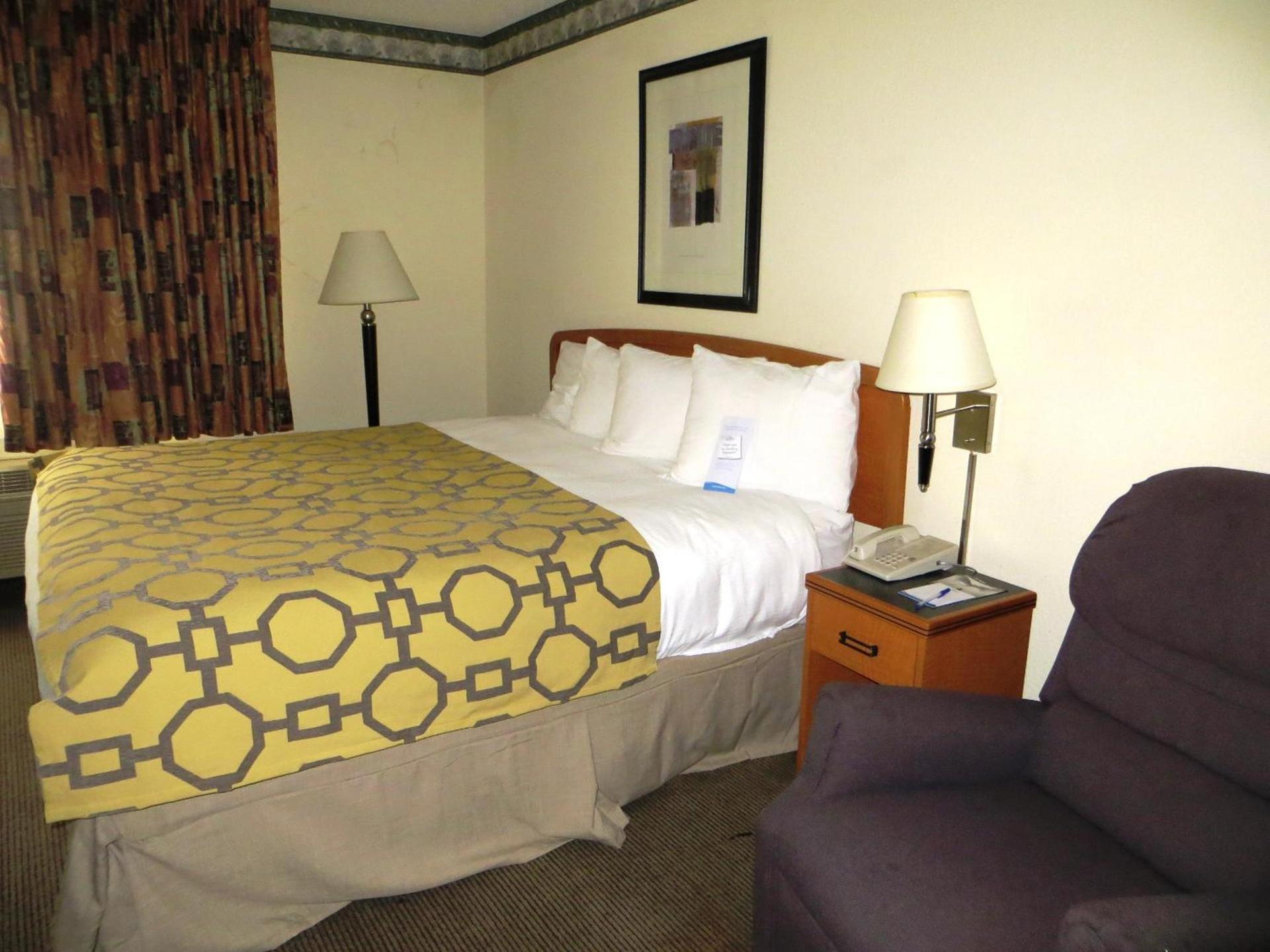 Baymont by Wyndham Fort Wayne photo 31