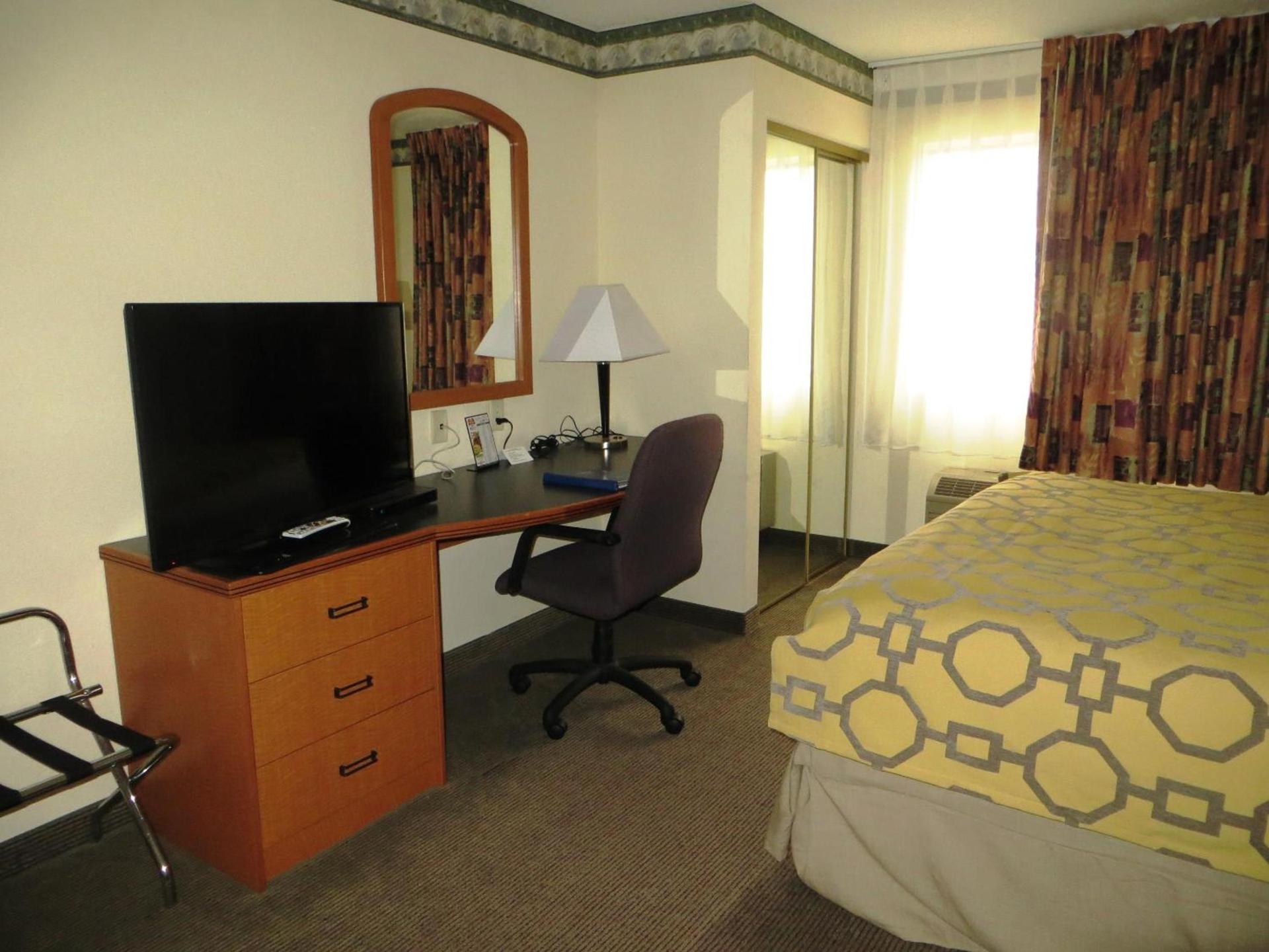 Baymont by Wyndham Fort Wayne photo 50