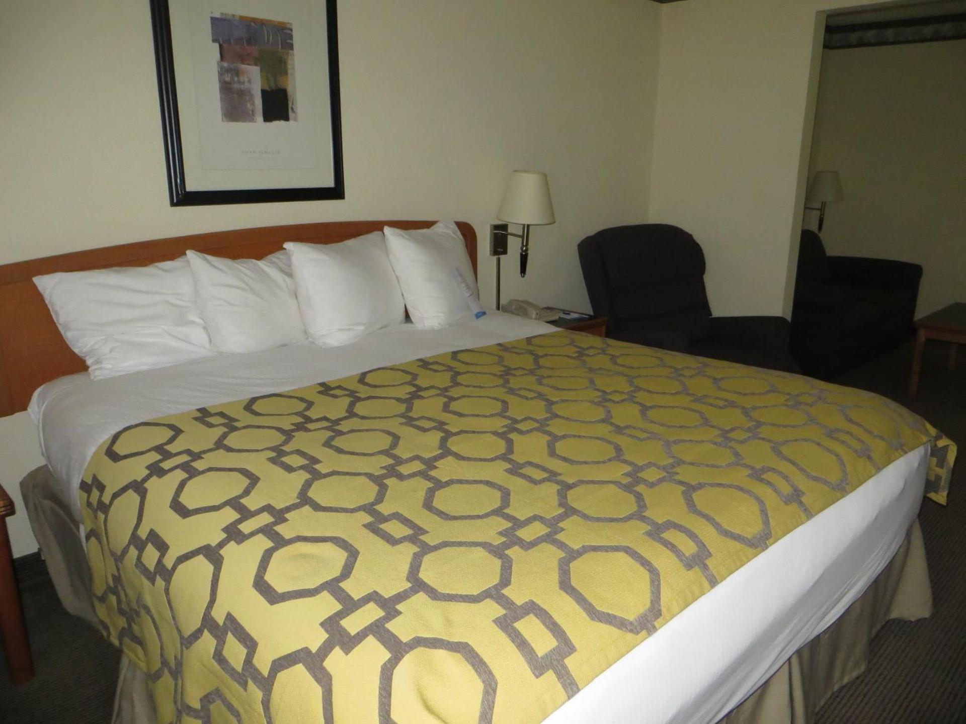 Baymont by Wyndham Fort Wayne photo 20