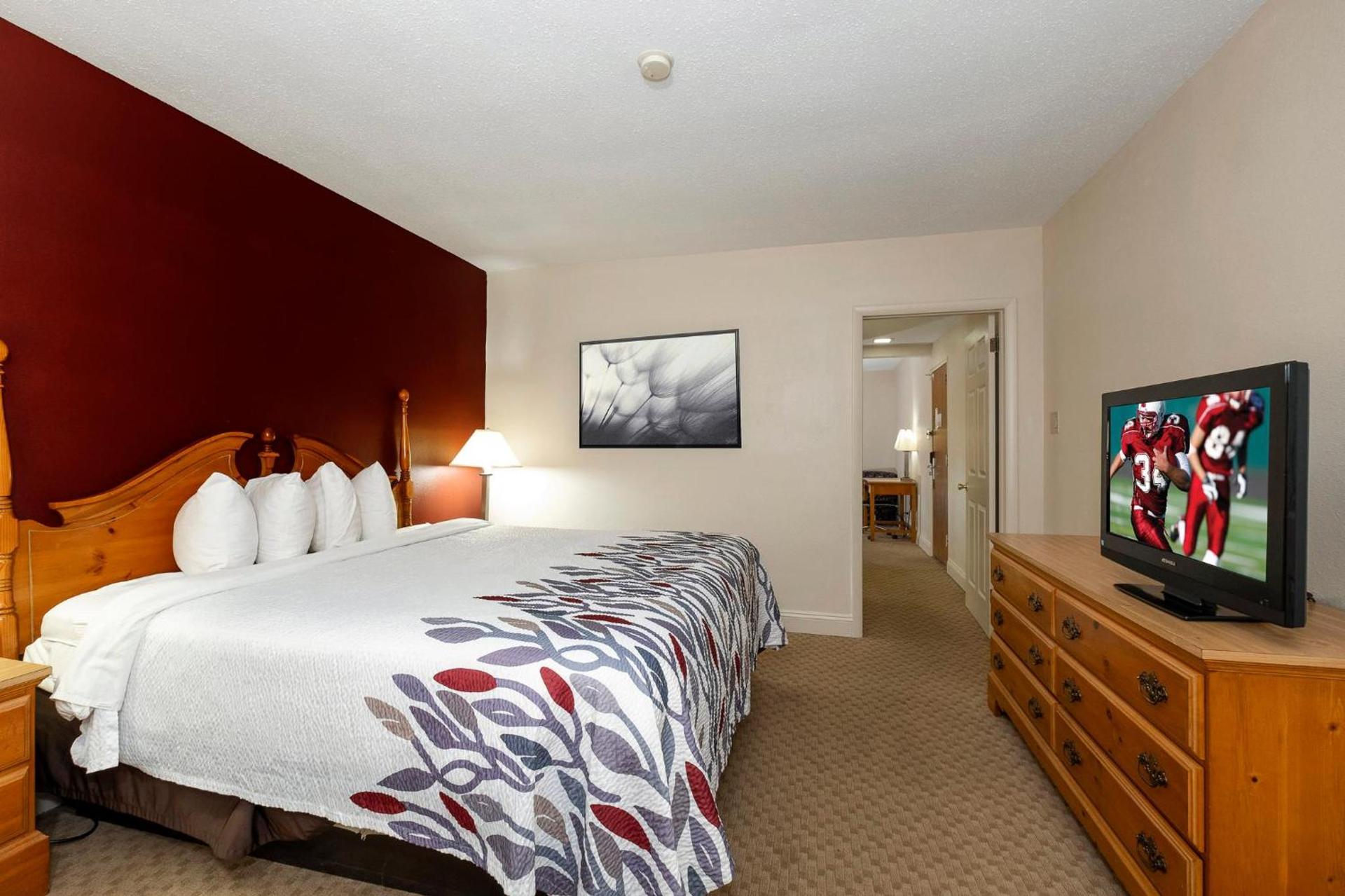 Red Roof Inn & Suites Hazleton photo 28