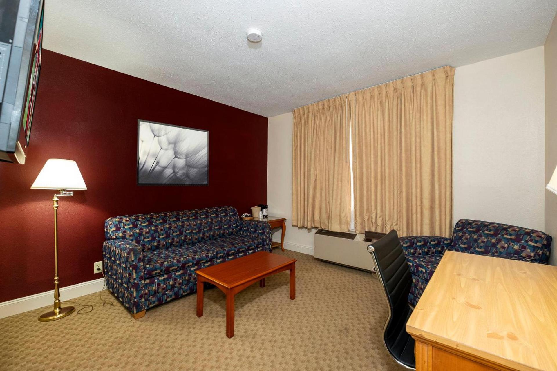 Red Roof Inn & Suites Hazleton photo 30