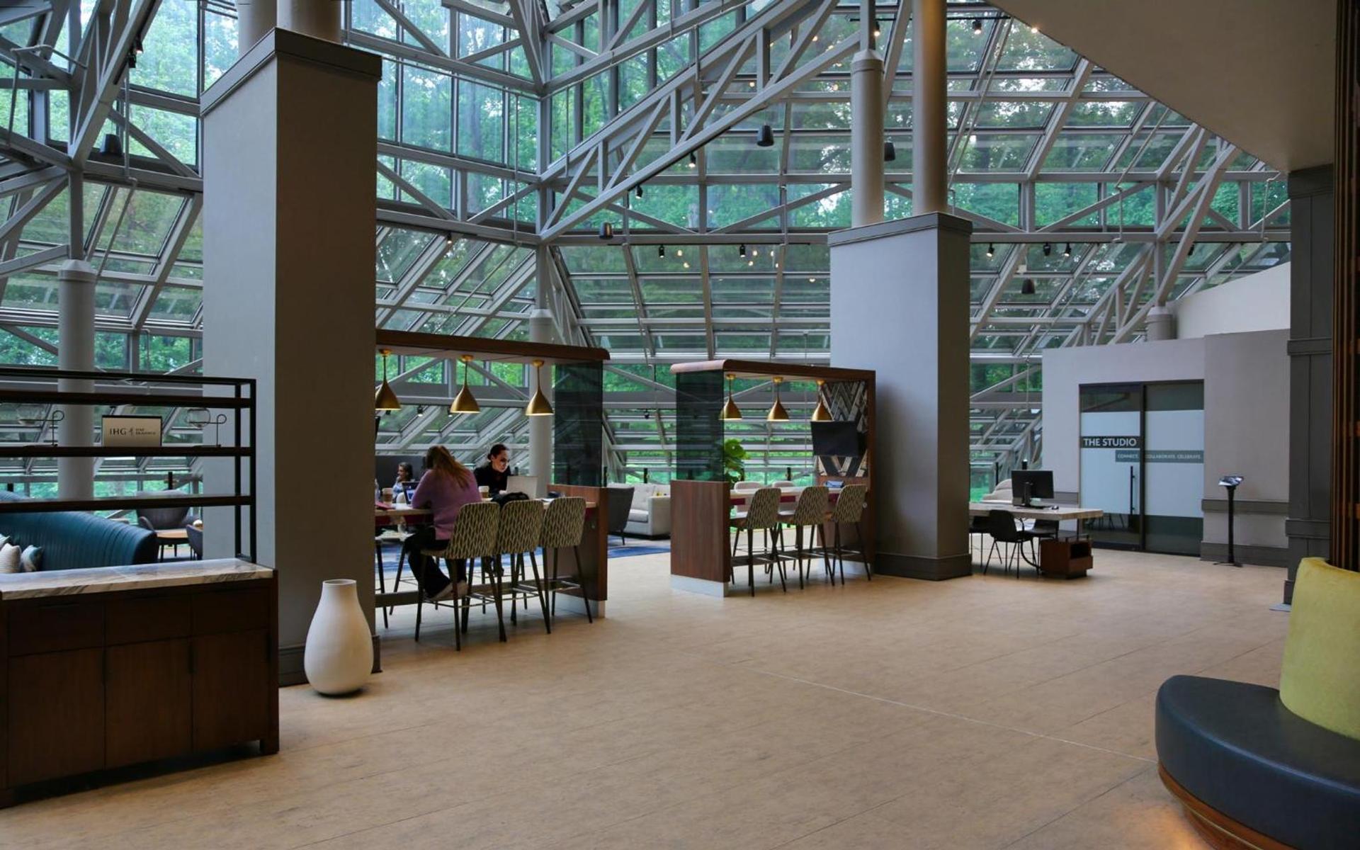 Crowne Plaza Atlanta Perimeter at Ravinia by IHG photo 2