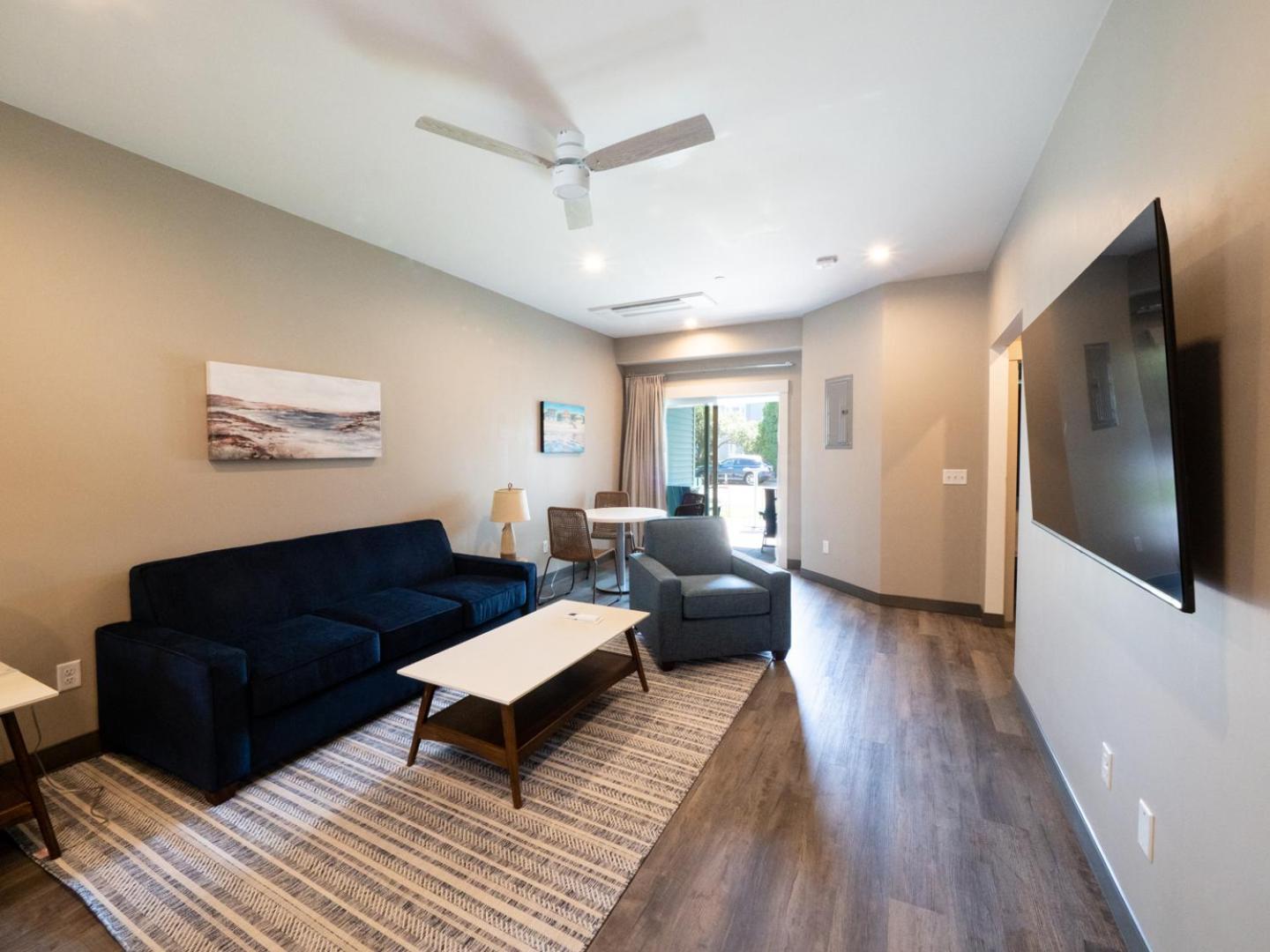 Long Beach Suites photo 12