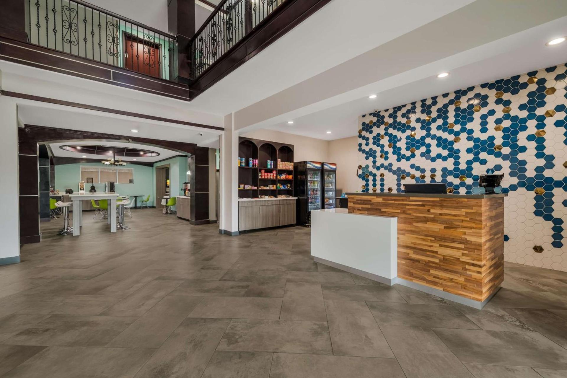 Best Western Plus Bowie Inn & Suites photo 2