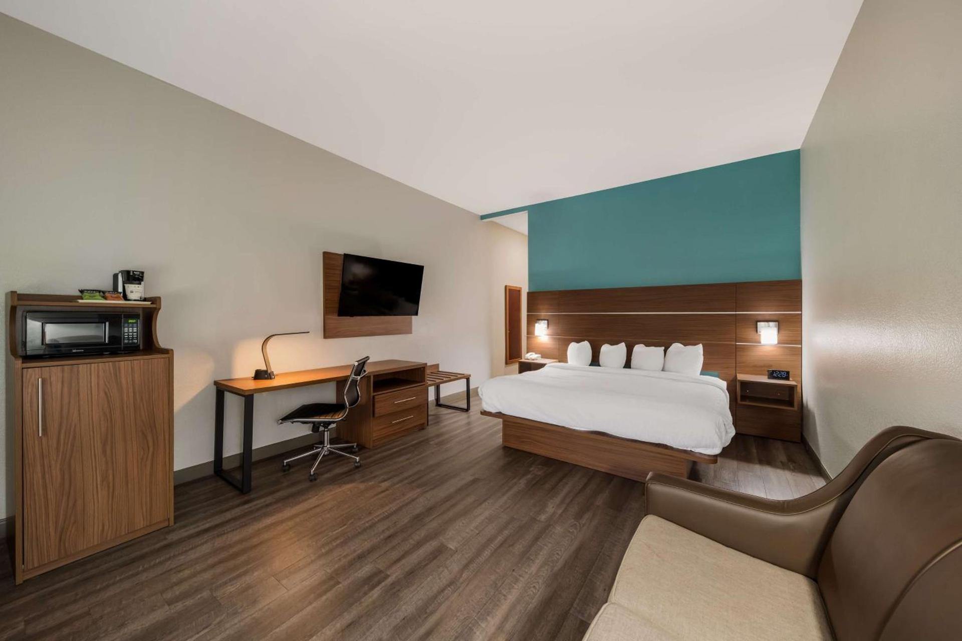 Best Western Plus Bowie Inn & Suites photo 12