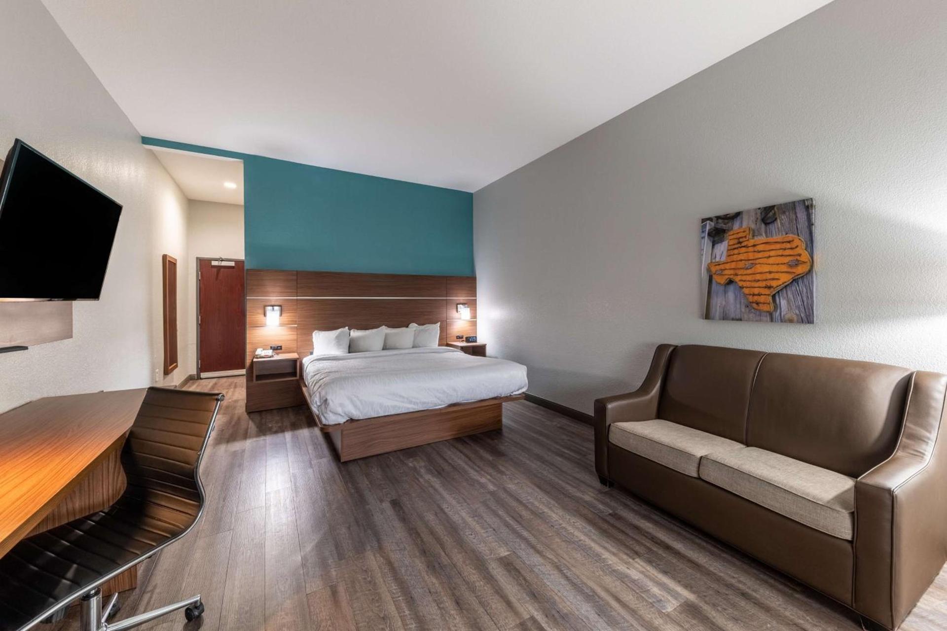 Best Western Plus Bowie Inn & Suites photo 13