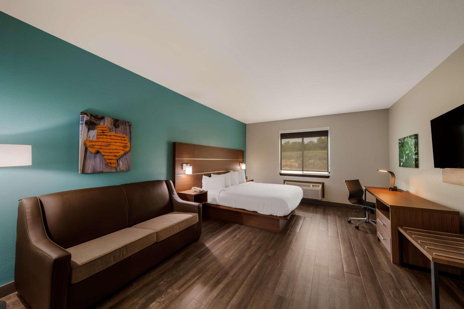 Best Western Plus Bowie Inn & Suites photo 5