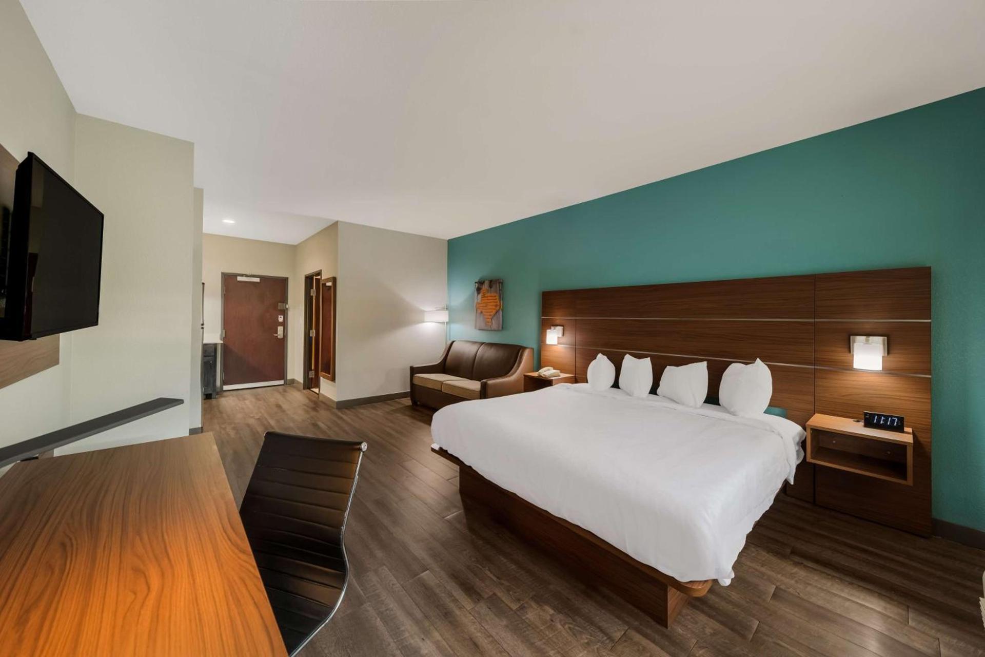 Best Western Plus Bowie Inn & Suites photo 17