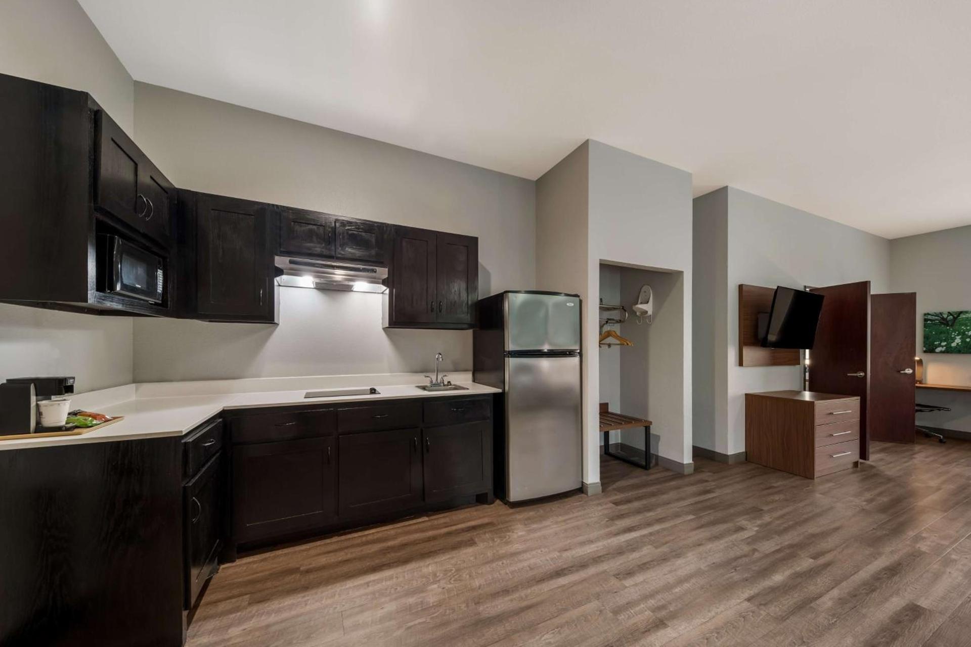 Best Western Plus Bowie Inn & Suites photo 25