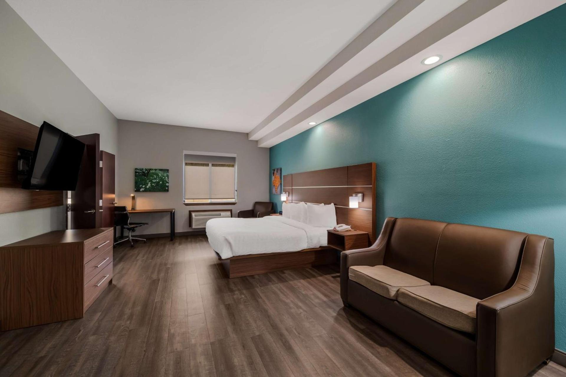 Best Western Plus Bowie Inn & Suites photo 22