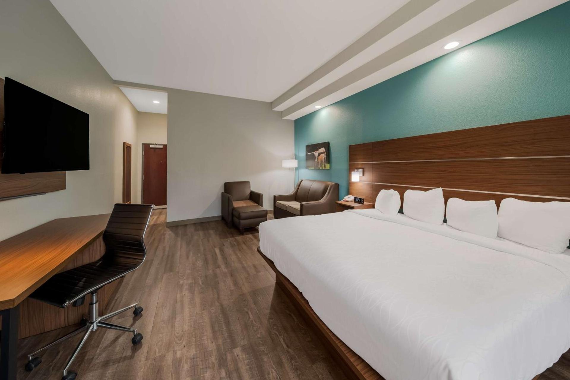 Best Western Plus Bowie Inn & Suites photo 20