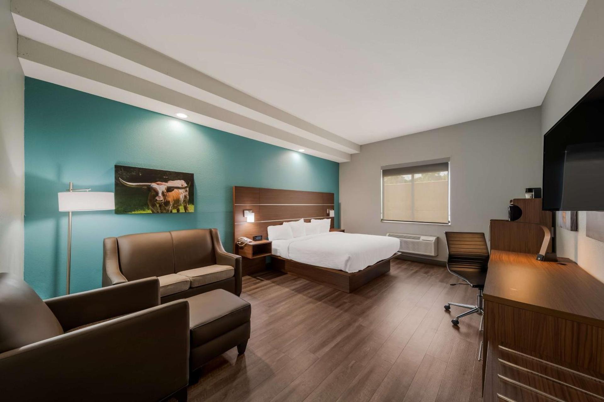 Best Western Plus Bowie Inn & Suites photo 36